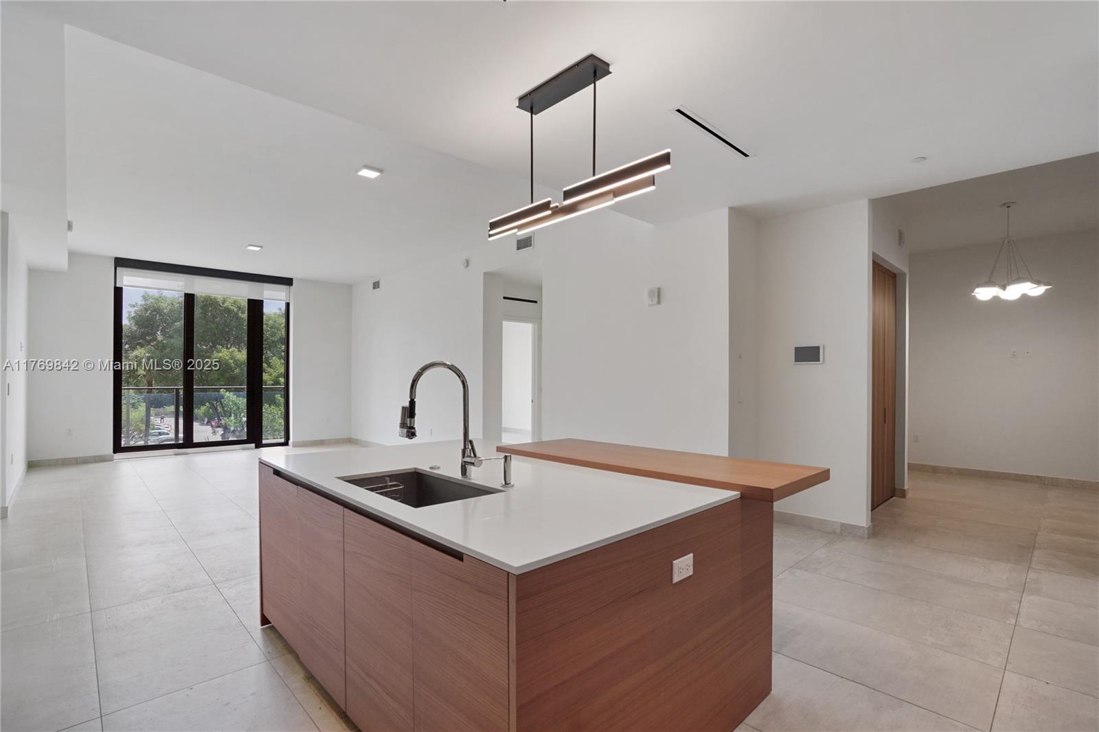 3581 E Glencoe St 307