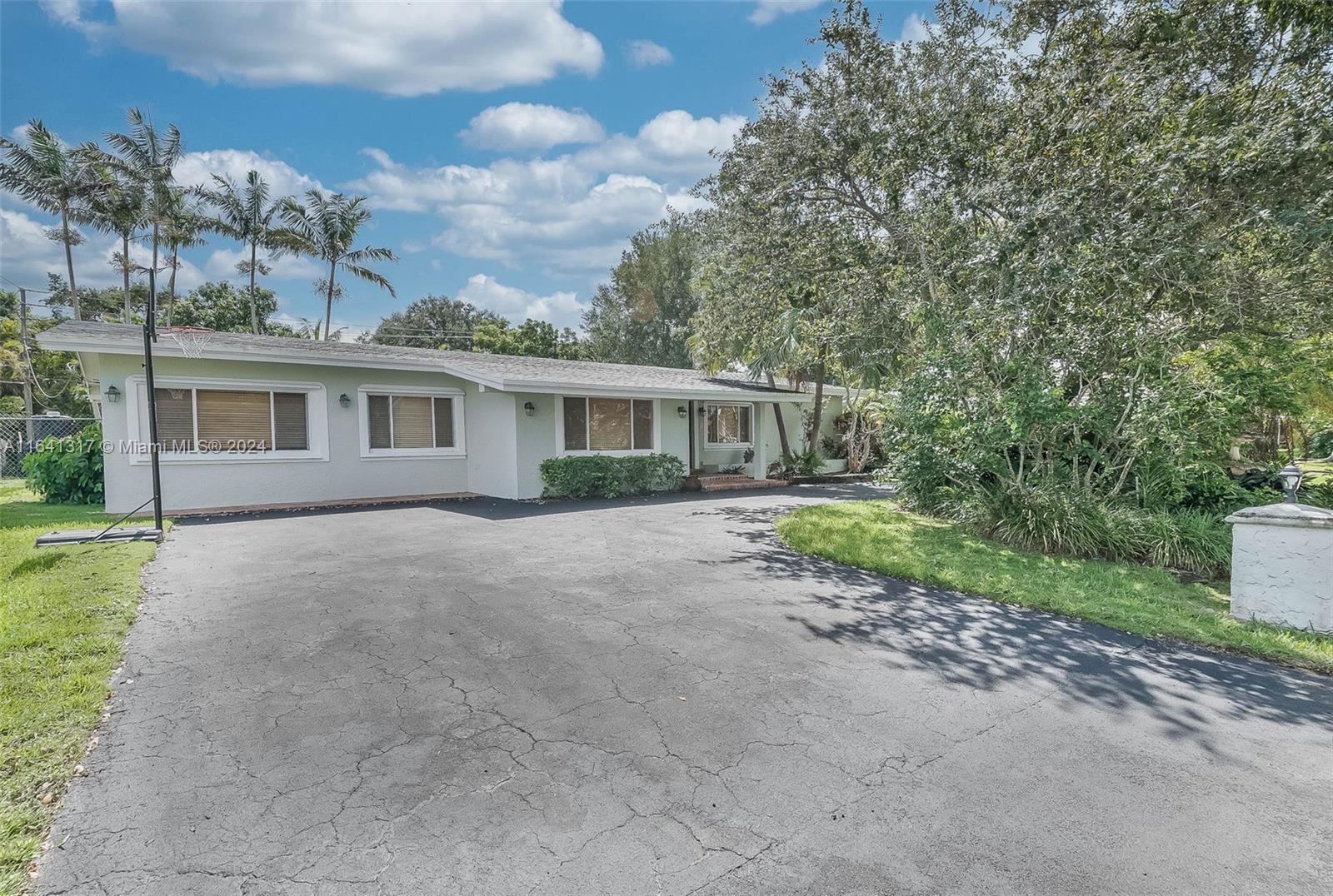 CORAL REEF ESTATES - Residential