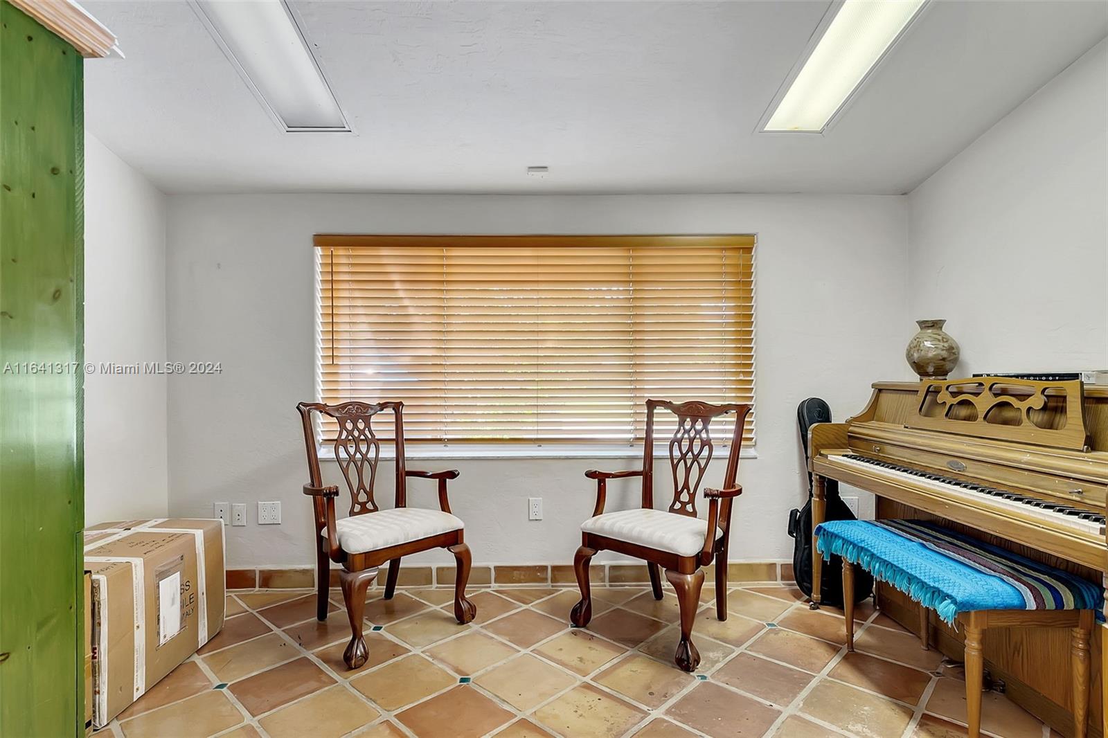CORAL REEF ESTATES - Residential