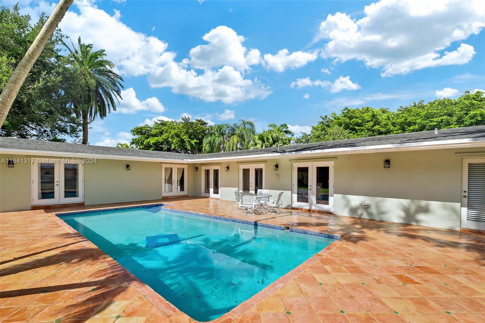 CORAL REEF ESTATES - Residential