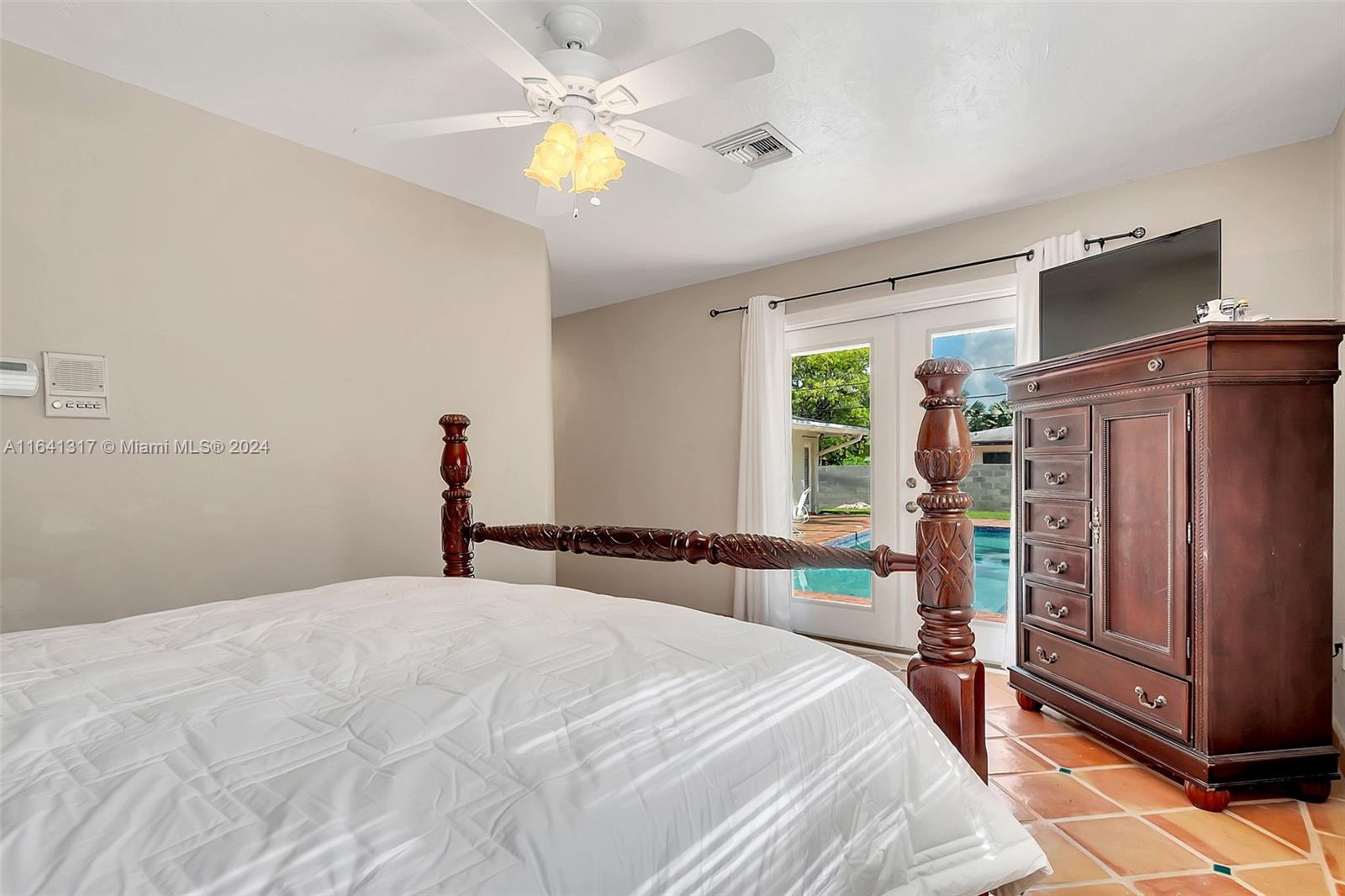 CORAL REEF ESTATES - Residential