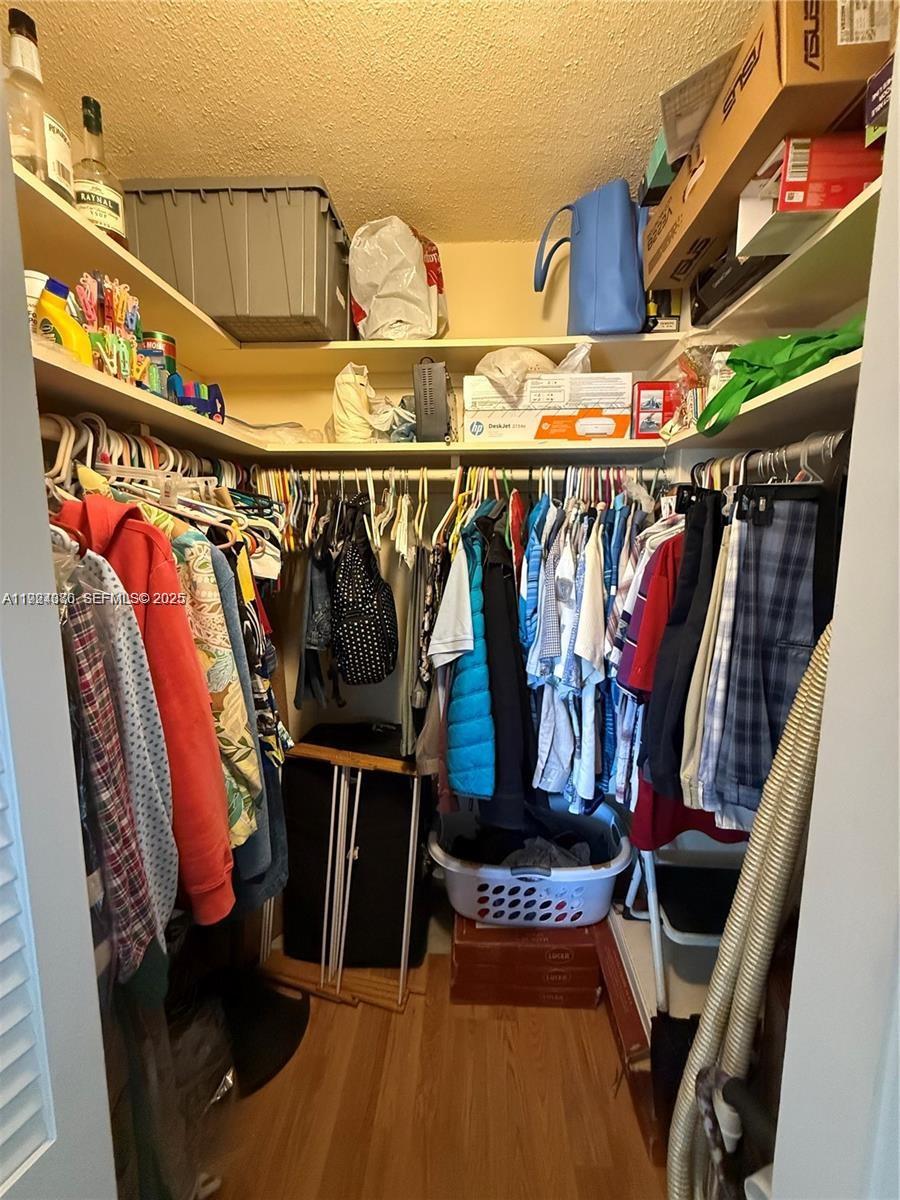 HILLCREST COUNTRY CLUB AP - Residential