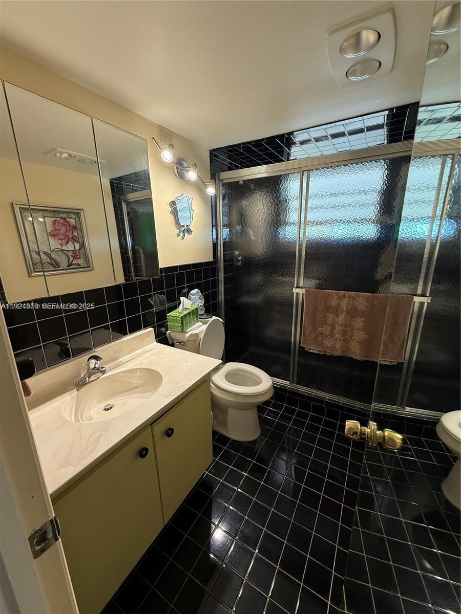 HILLCREST COUNTRY CLUB AP - Residential