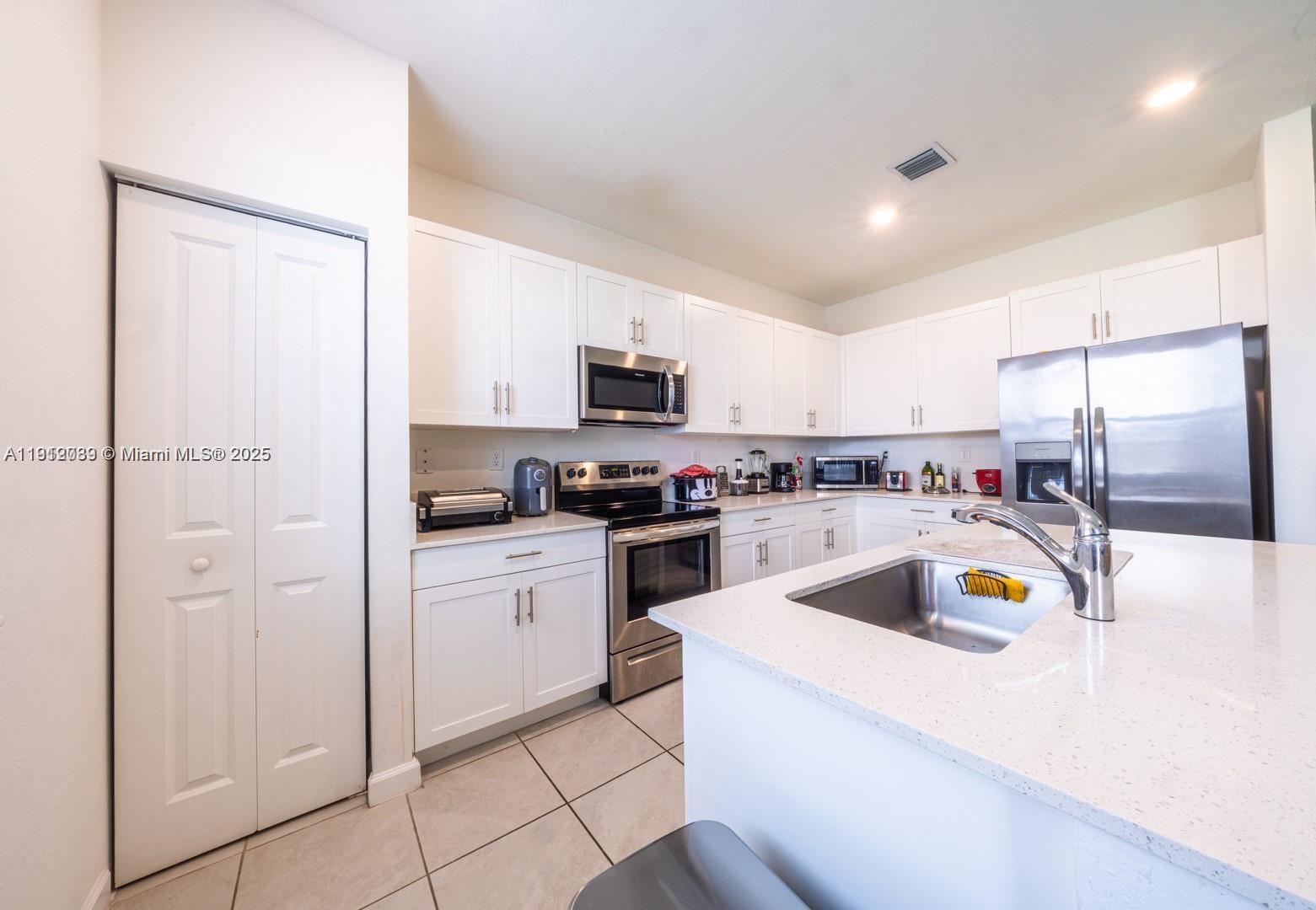 SILVER PALM RESIDENTIAL H - Residential