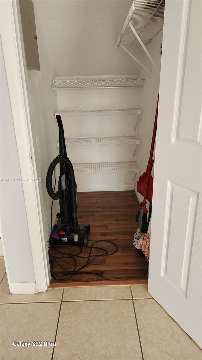 HILLS OF INVERRARY TRACT - Residential