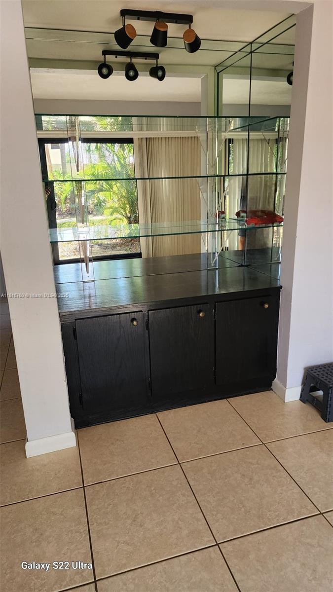 HILLS OF INVERRARY TRACT - Residential