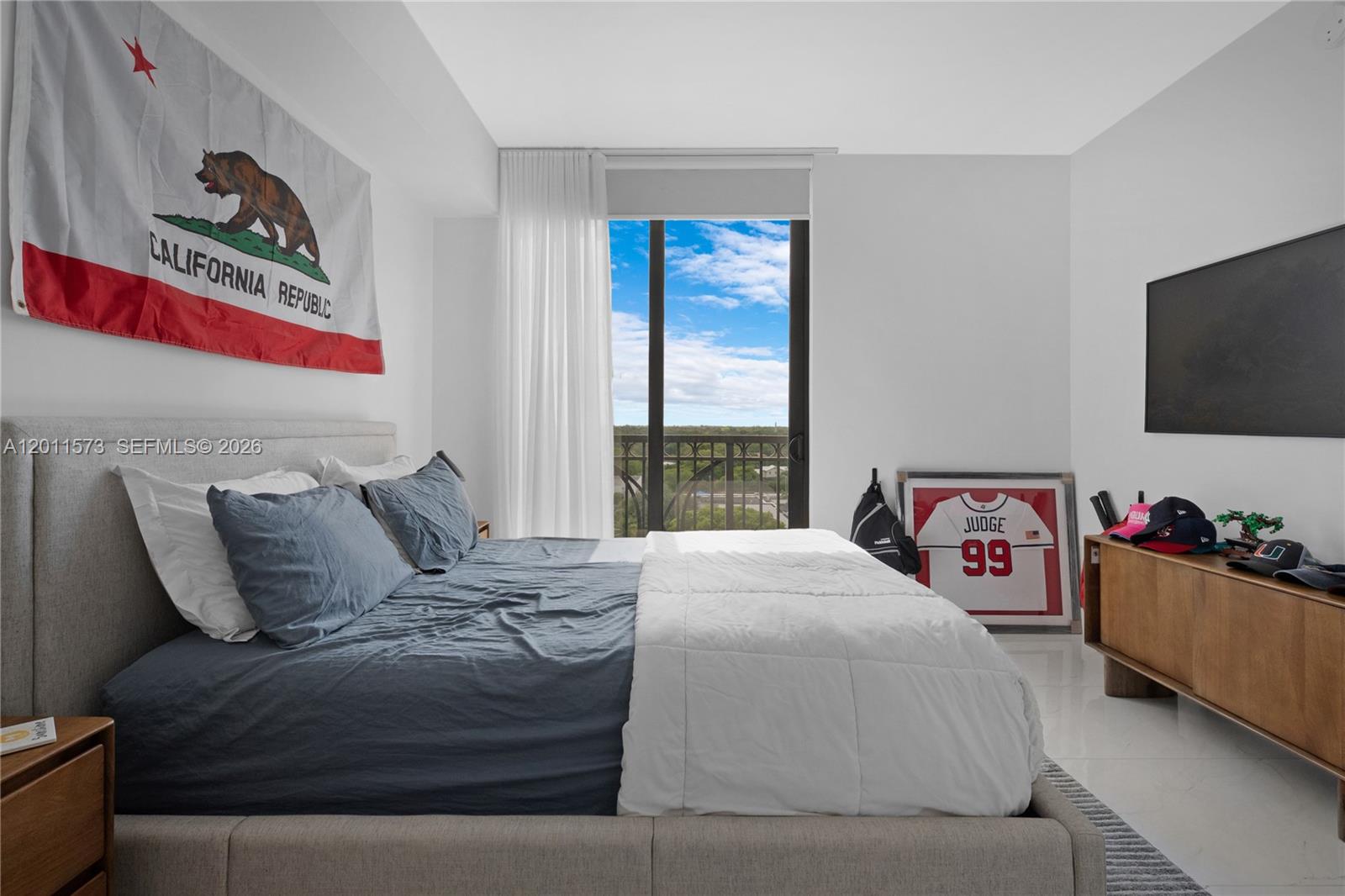 301 Altara Ave 823