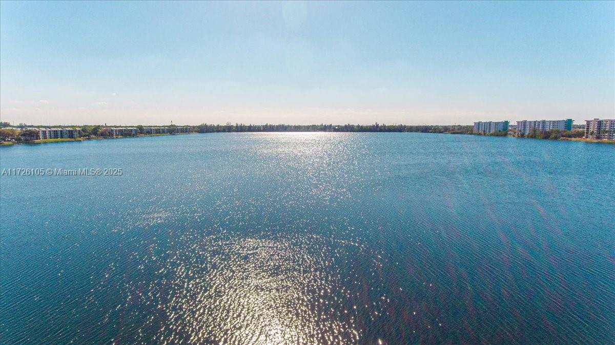 110 Lake Emerald Dr 403, Oakland Park, Miami-Dade County, Florida - 2 Bedrooms  
2 Bathrooms - 