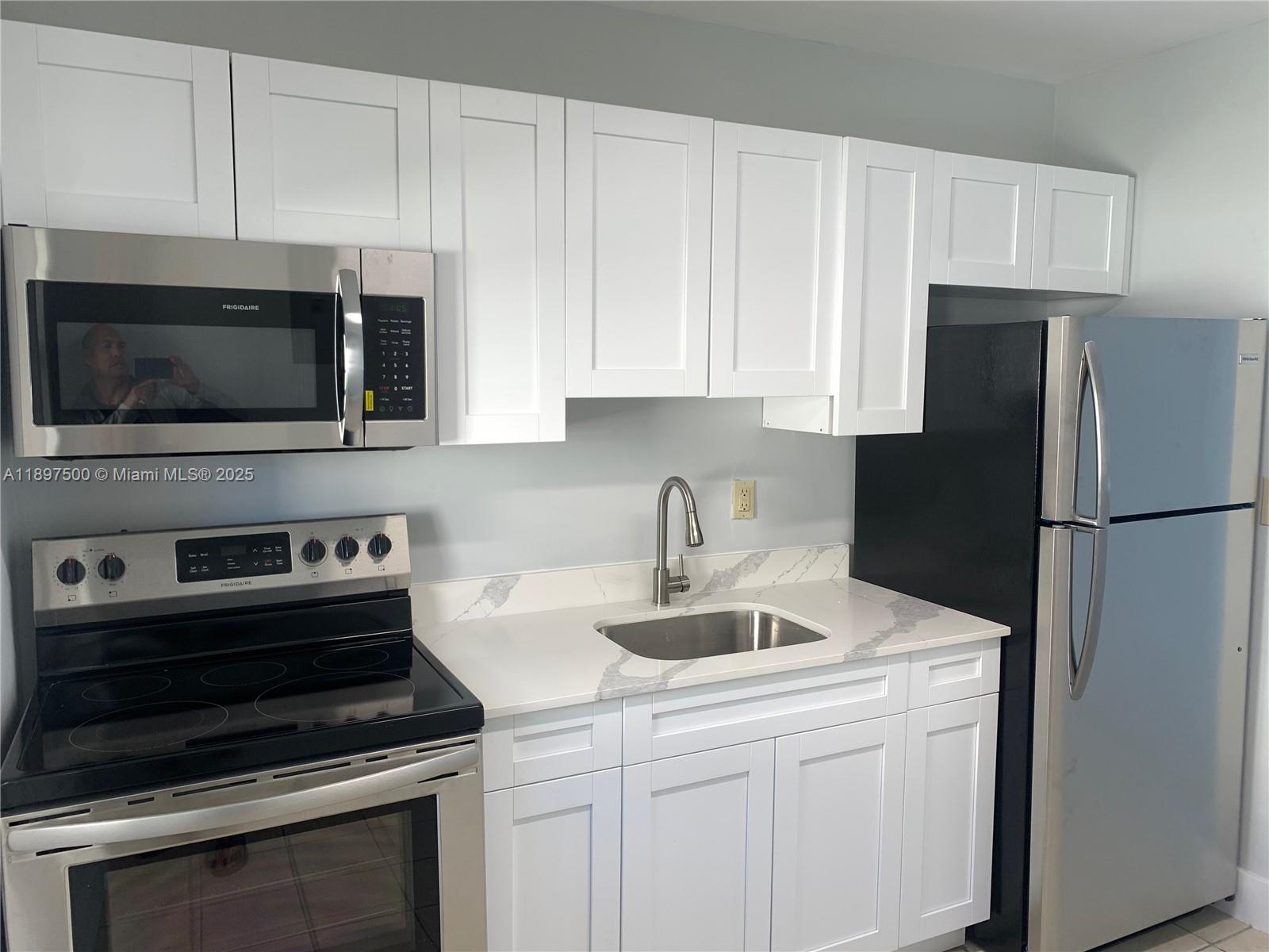 TOWN OF MODELO (DANIA) B- - Residential Lease