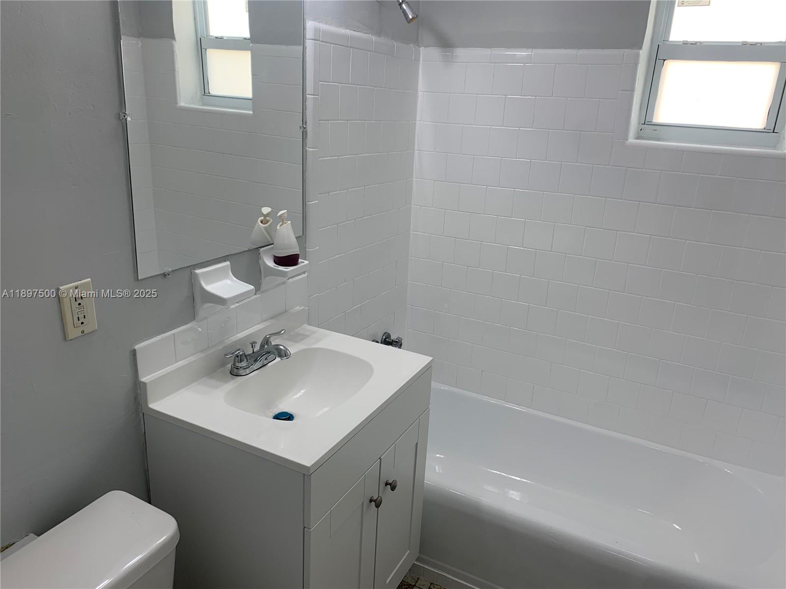 TOWN OF MODELO (DANIA) B- - Residential Lease