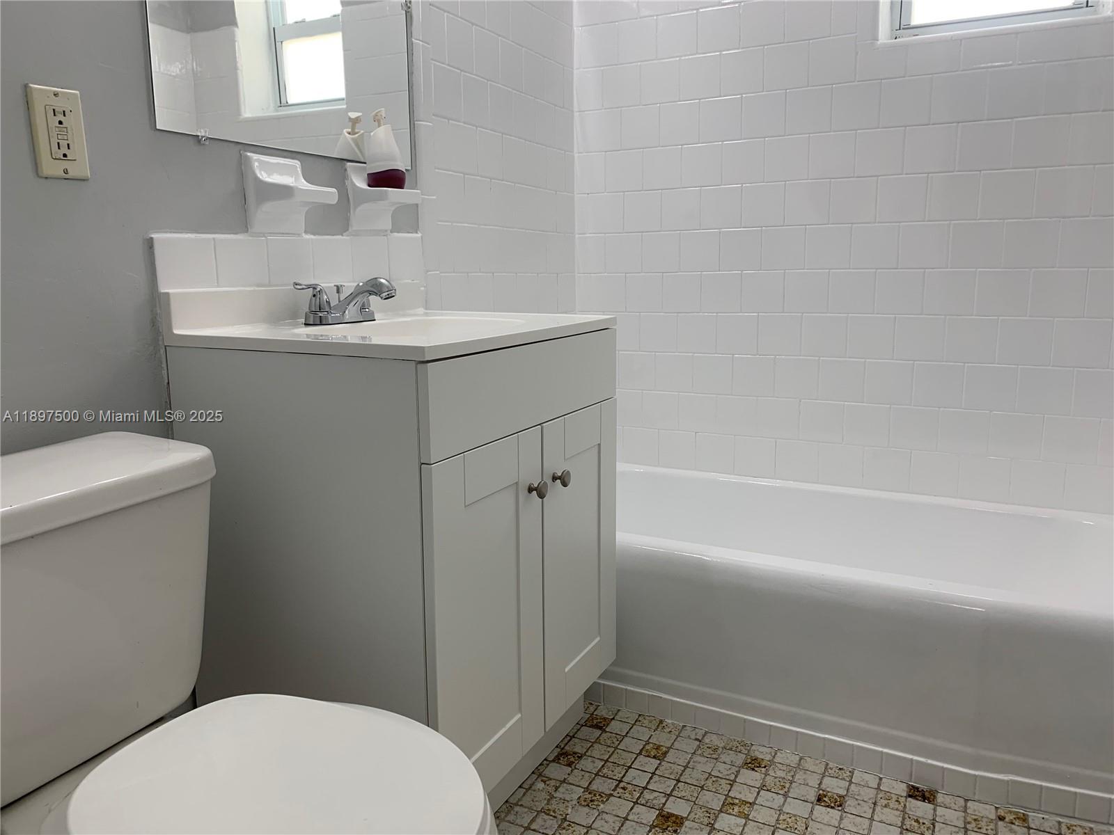 TOWN OF MODELO (DANIA) B- - Residential Lease