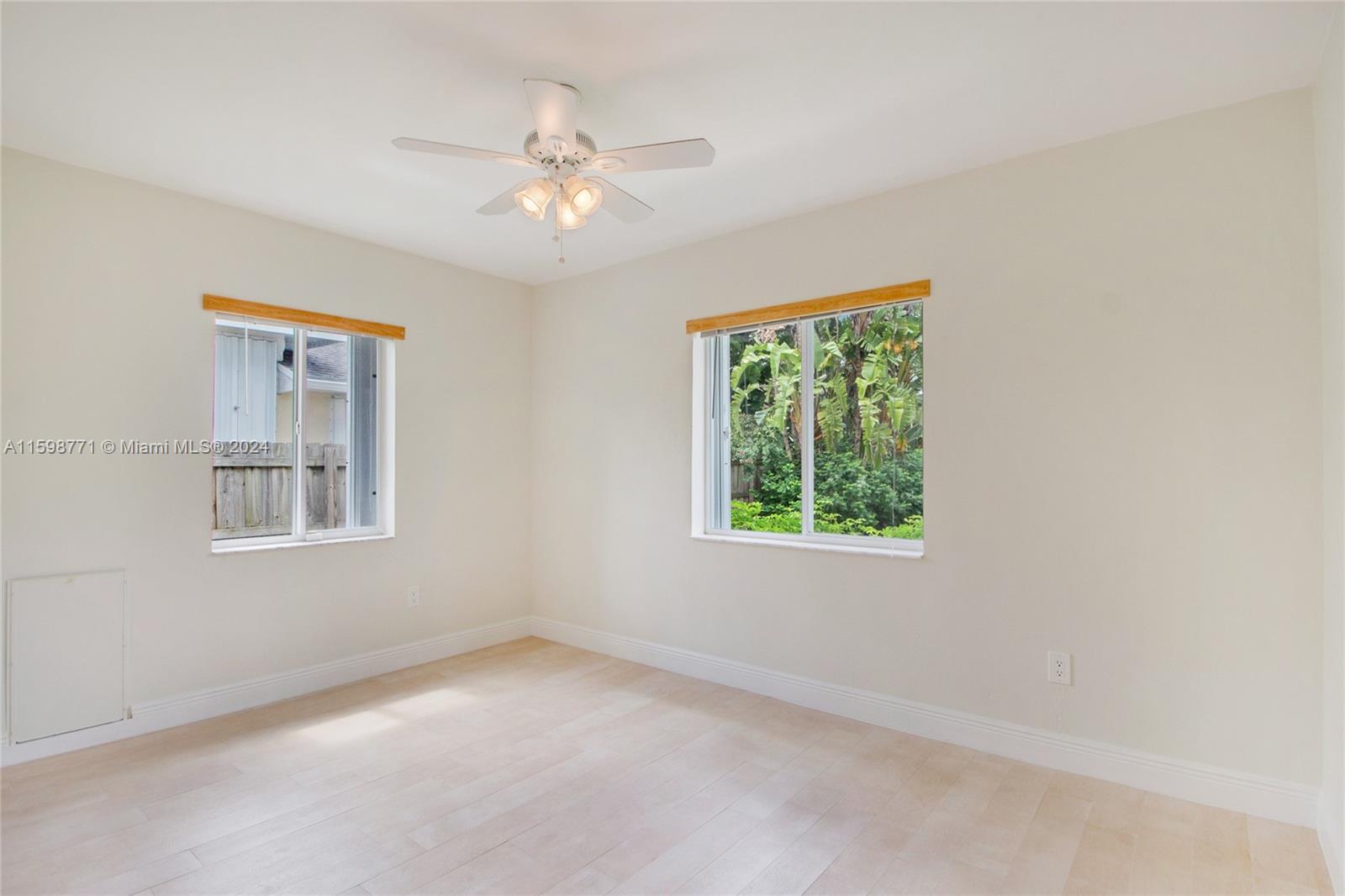 TROPICAL ISLE HOMES SUB 1 - Residential