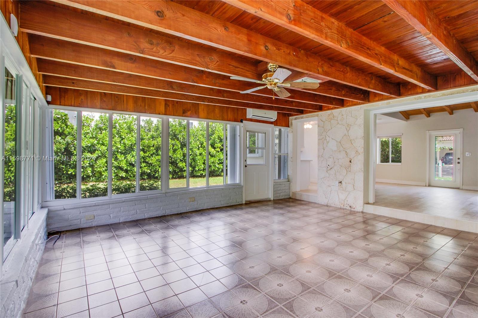 TROPICAL ISLE HOMES SUB 1 - Residential