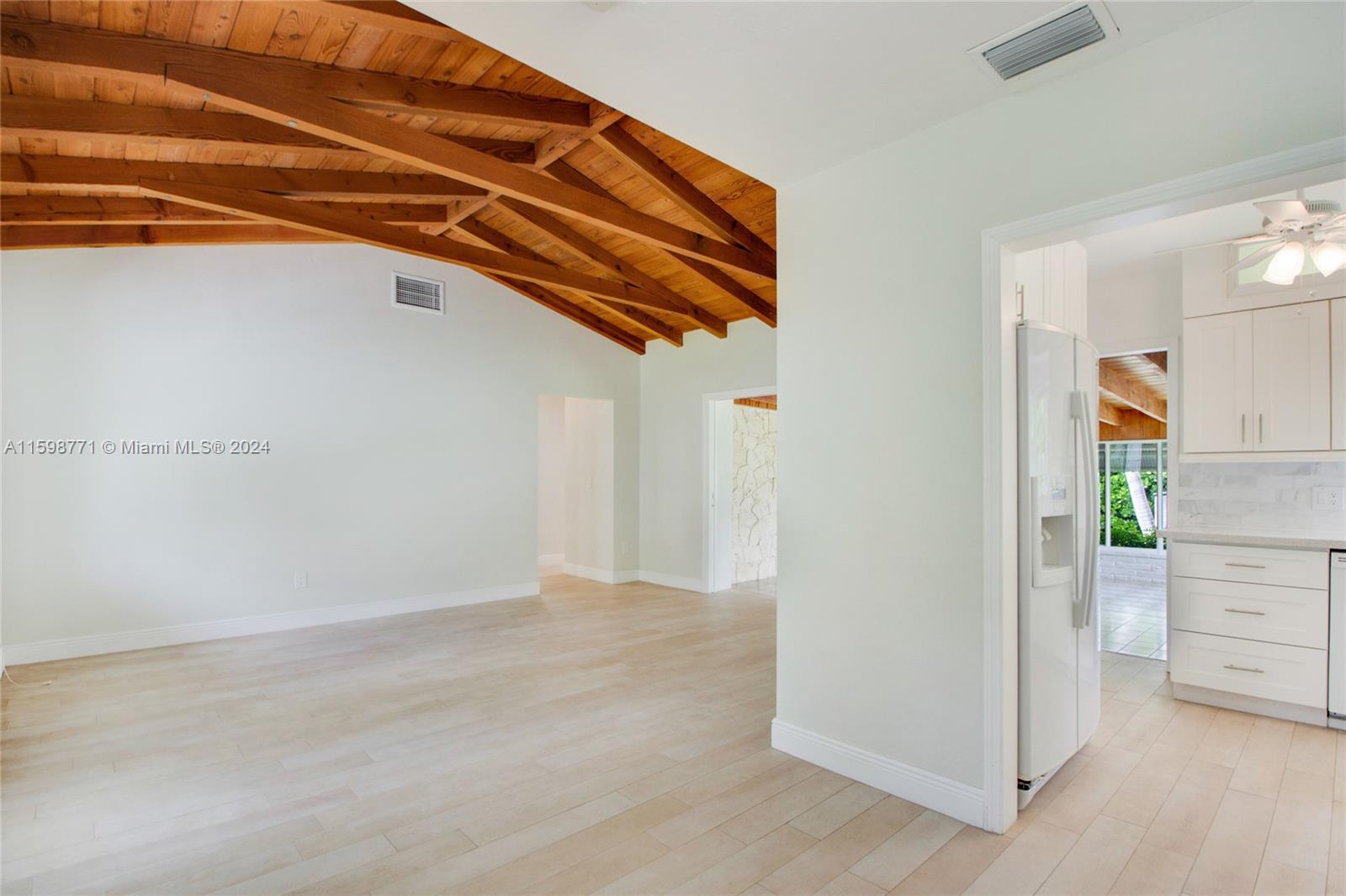 TROPICAL ISLE HOMES SUB 1 - Residential