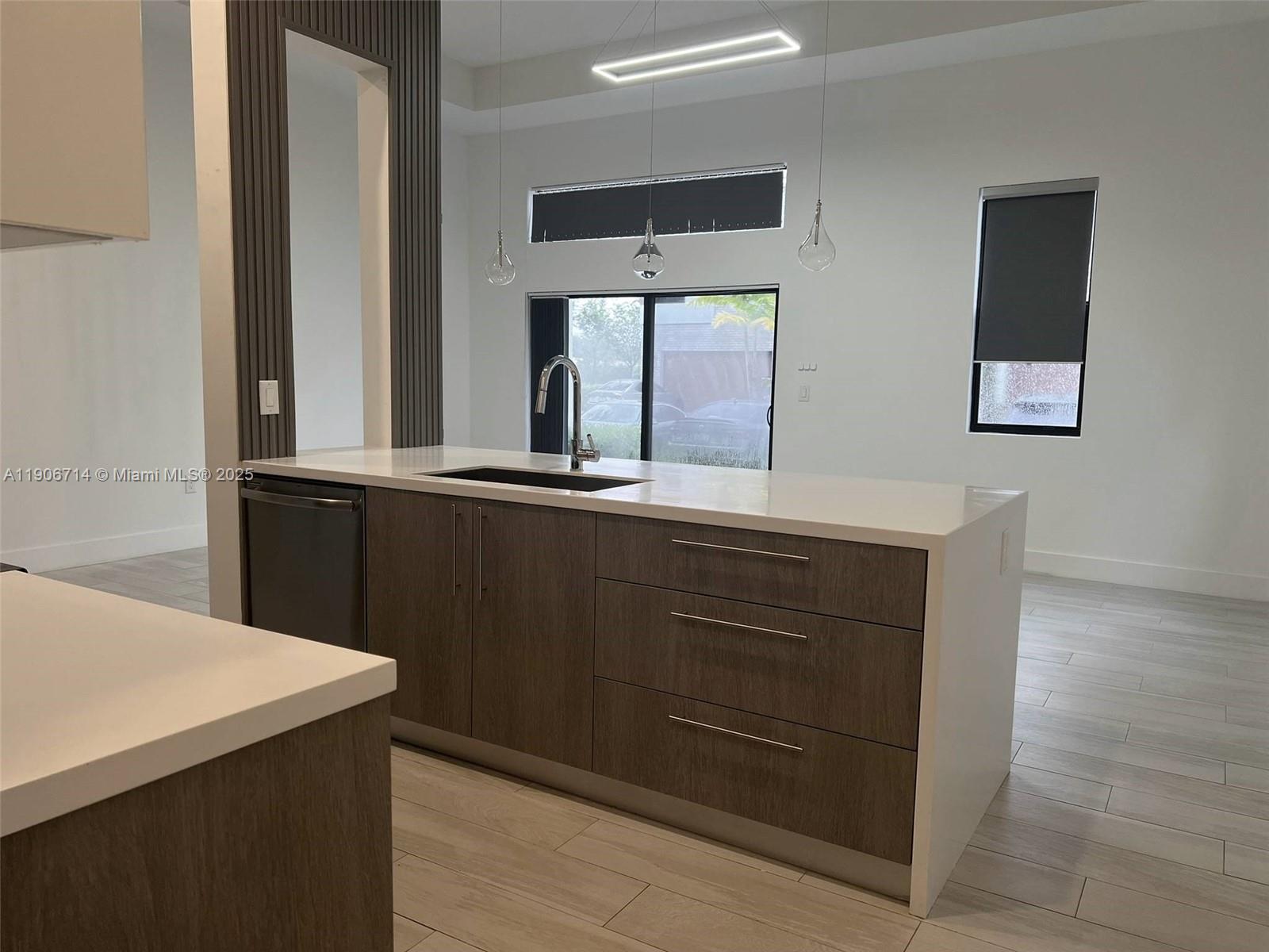 PLANTATION BUSINESS PARK - Residential Lease