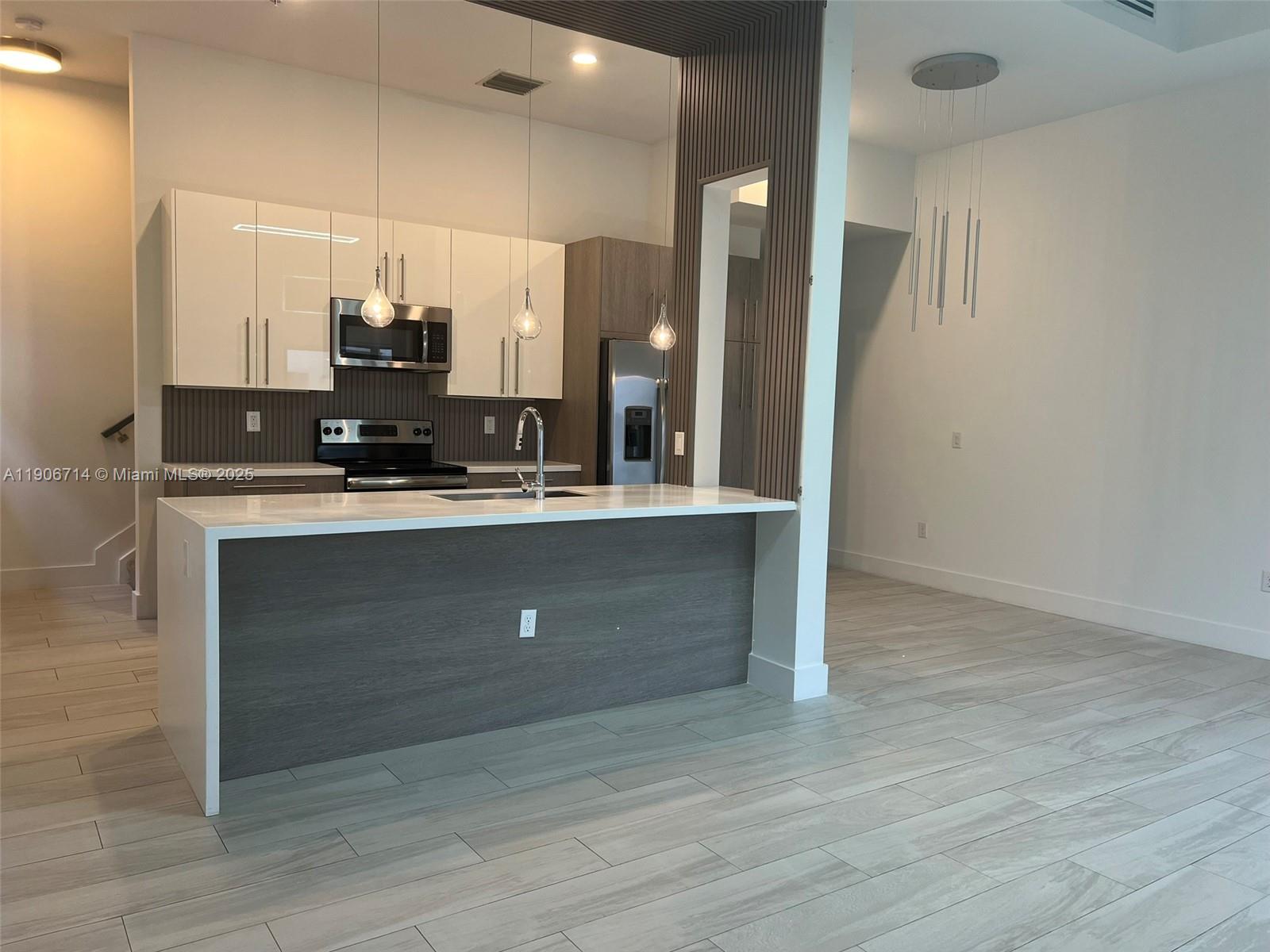 PLANTATION BUSINESS PARK - Residential Lease