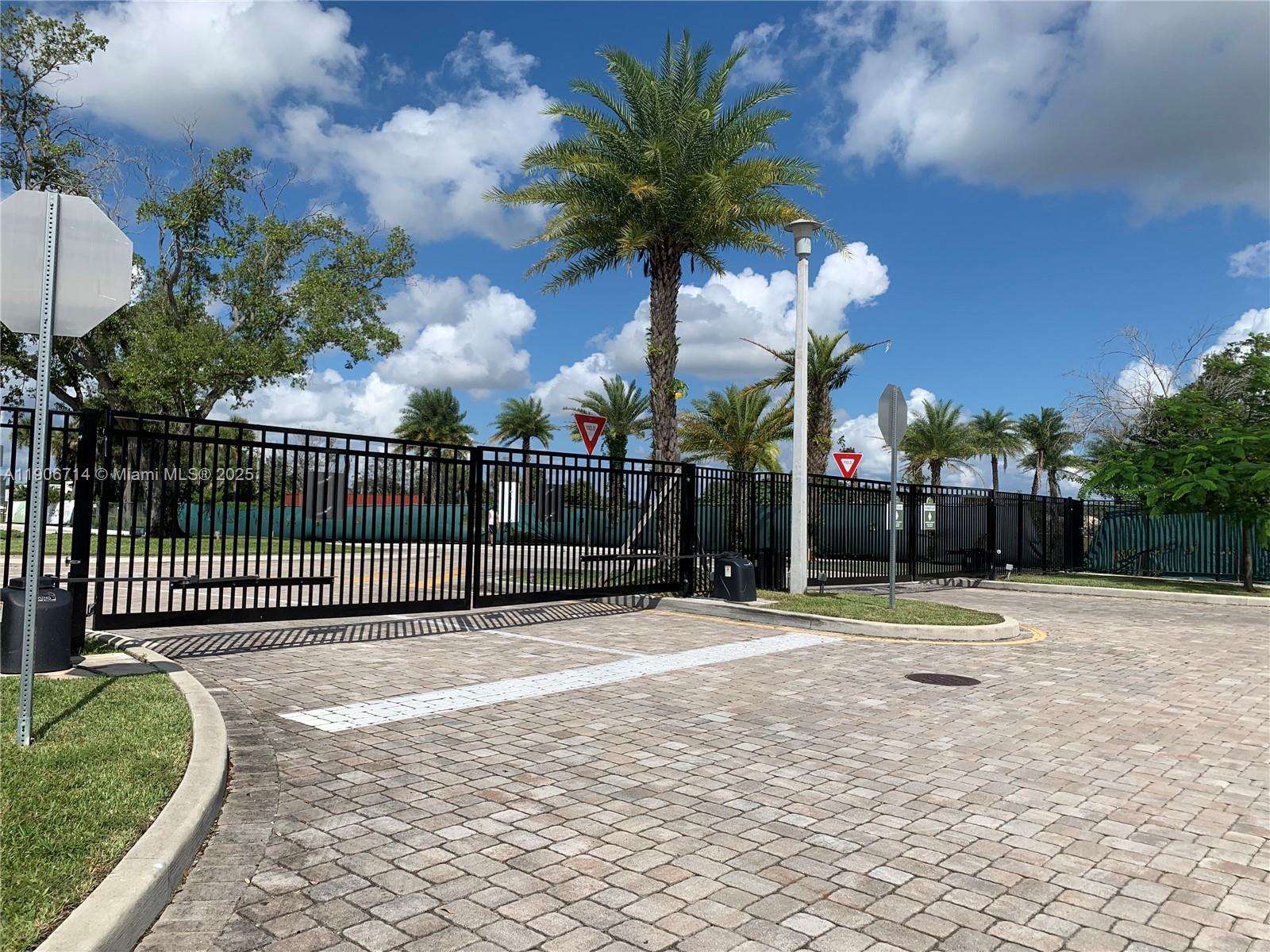 PLANTATION BUSINESS PARK - Residential Lease