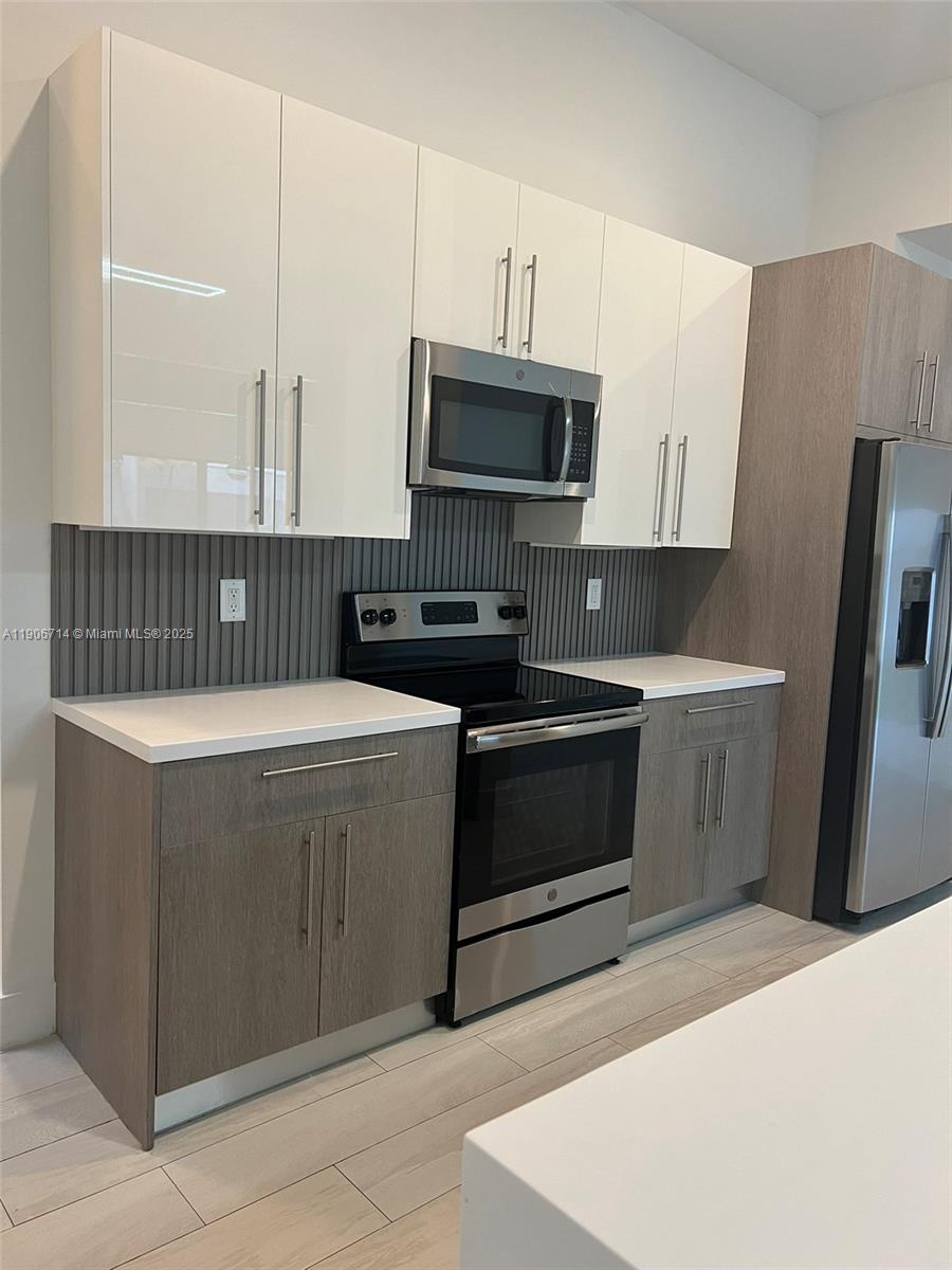 PLANTATION BUSINESS PARK - Residential Lease