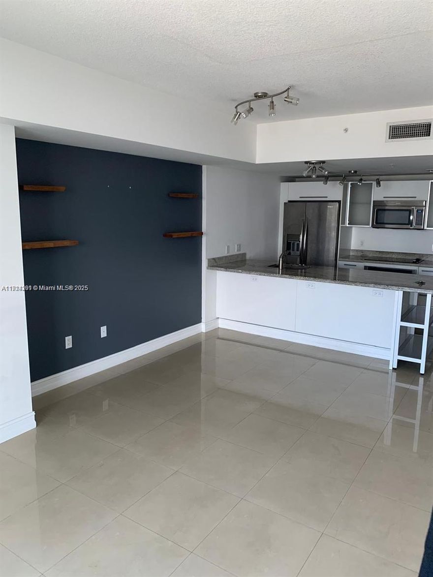 LATITUDE ON THE RIVER IS YOUR ULTIMATE URBAN SANCTUARY. THIS IS A SPACIOUS ONE-BEDROOM AND 1 1/2 BATH. CONDOMINIUM RESIDENCES AND RIVERFRONT. MINUTES WALKING DISTANCE OF THE ACTION IN BRICKELL. EXPANSIVE VIEWS OF THE MIAMI RIVER, BISCAYNE BAY, BRICKELL, AND THE DOWNTOWN MIAMI SKYLINE.