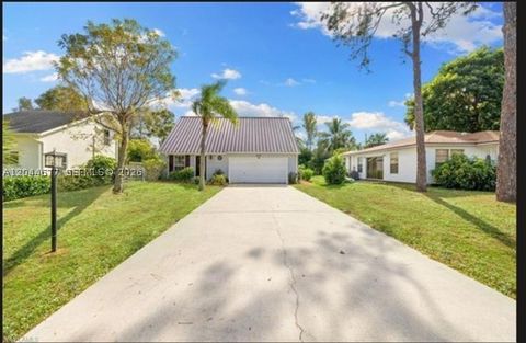 Photo of 4210 Cindy AVE, Naples, FL 34112 (MLS # A12044677)