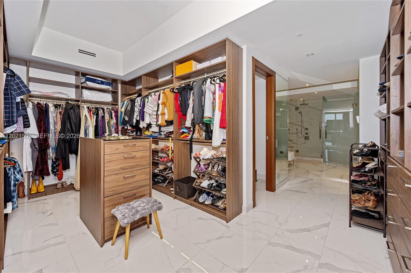 PRIVE CONDO - Residential