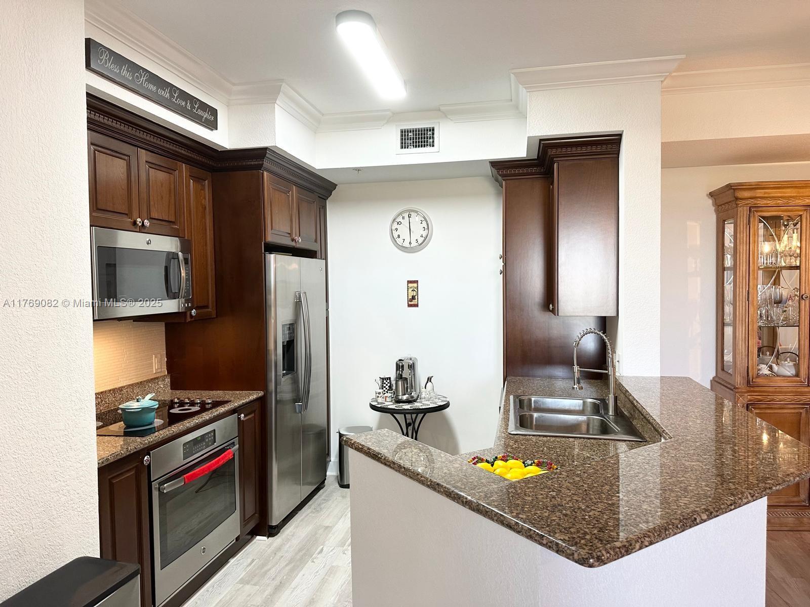 VIZCAYA LAKES CONDO - Residential