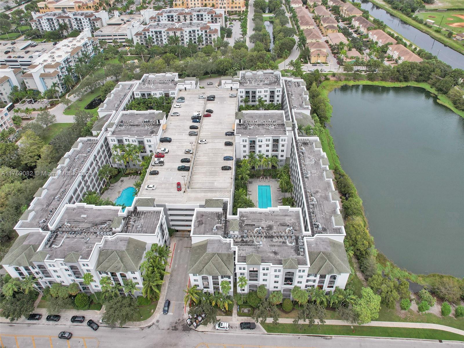 VIZCAYA LAKES CONDO - Residential