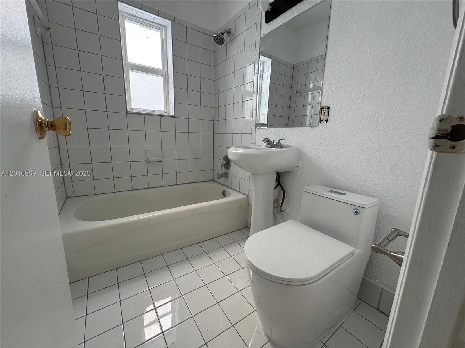 SUNSET PALM VILLAS CONDO - Residential Lease