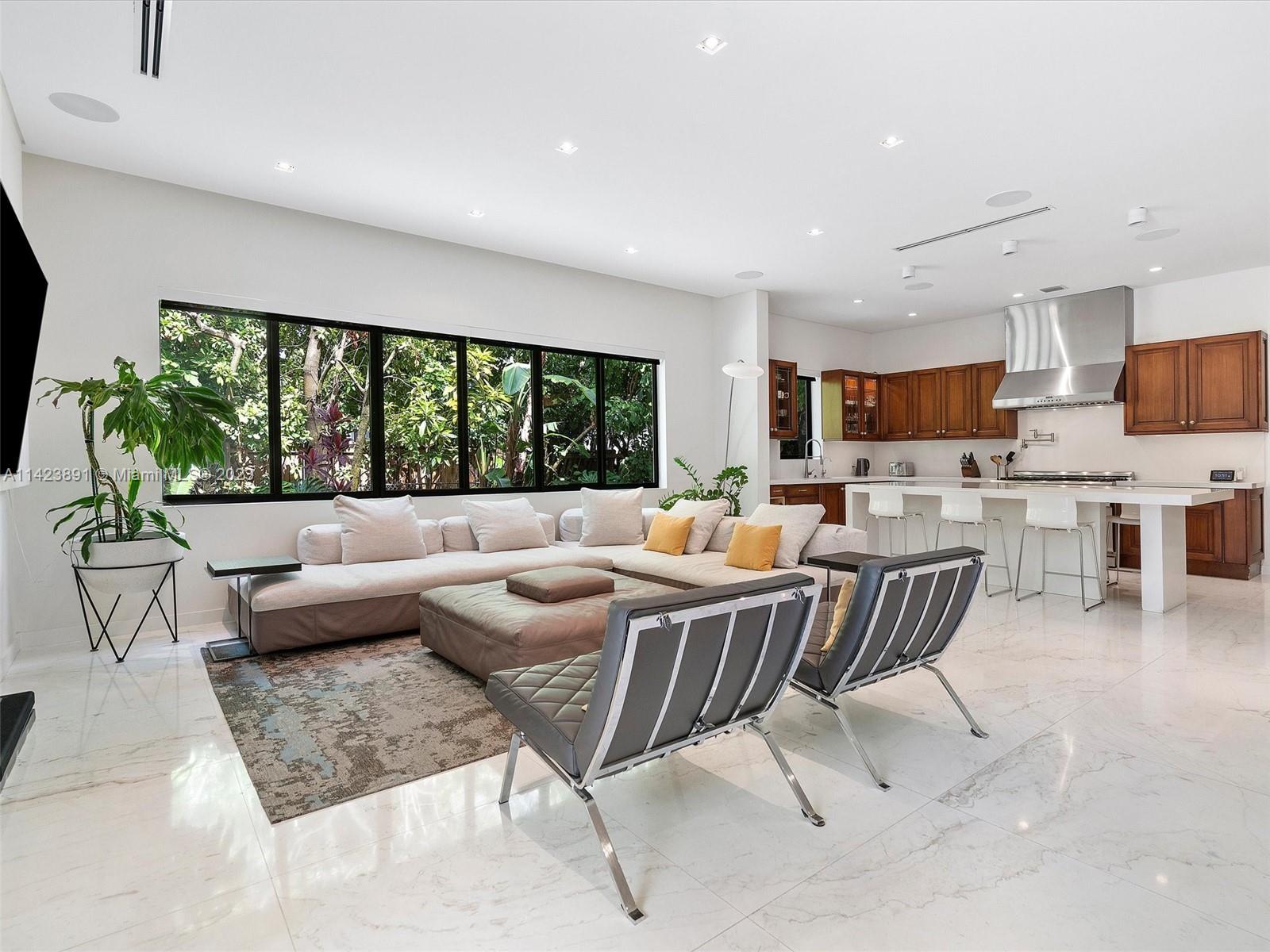 BISCAYNE PARK ESTATES - Residential