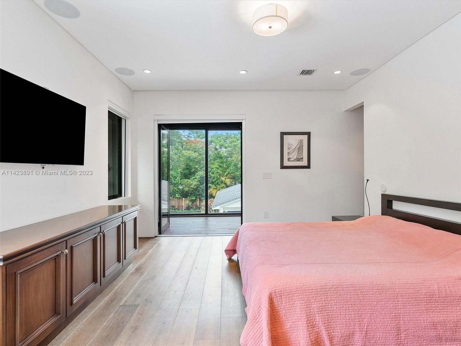 BISCAYNE PARK ESTATES - Residential