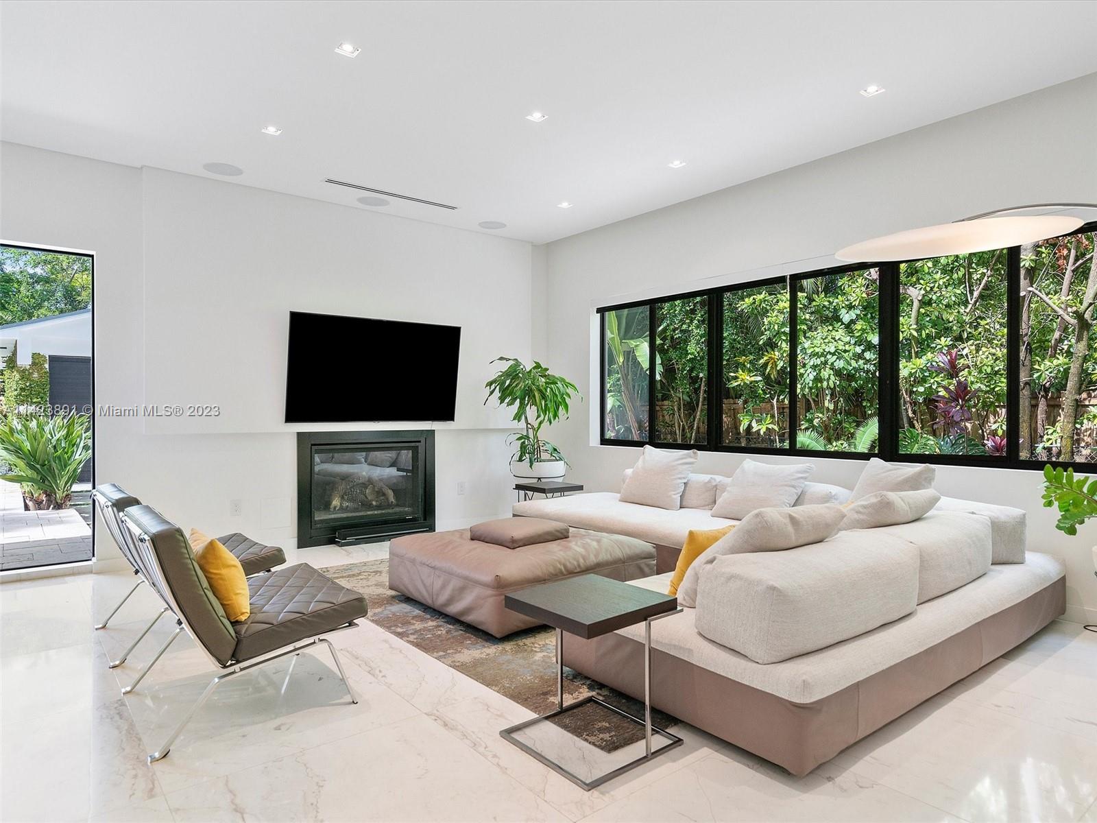 BISCAYNE PARK ESTATES - Residential