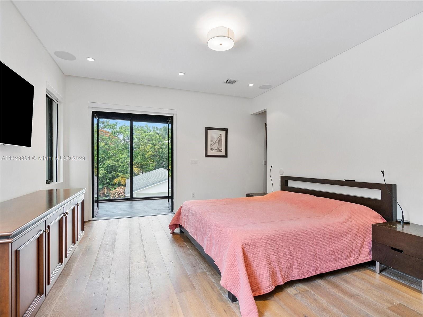 BISCAYNE PARK ESTATES - Residential