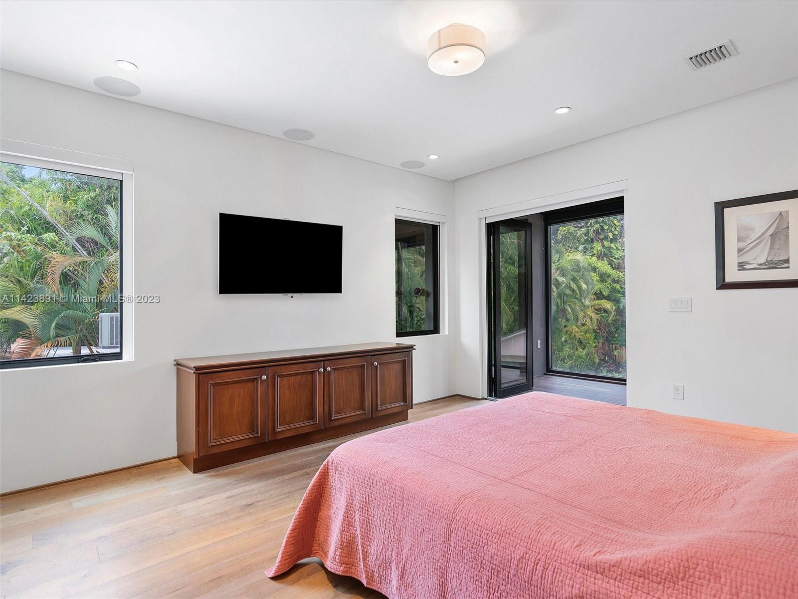 BISCAYNE PARK ESTATES - Residential