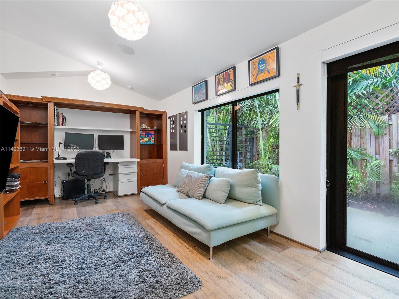 BISCAYNE PARK ESTATES - Residential