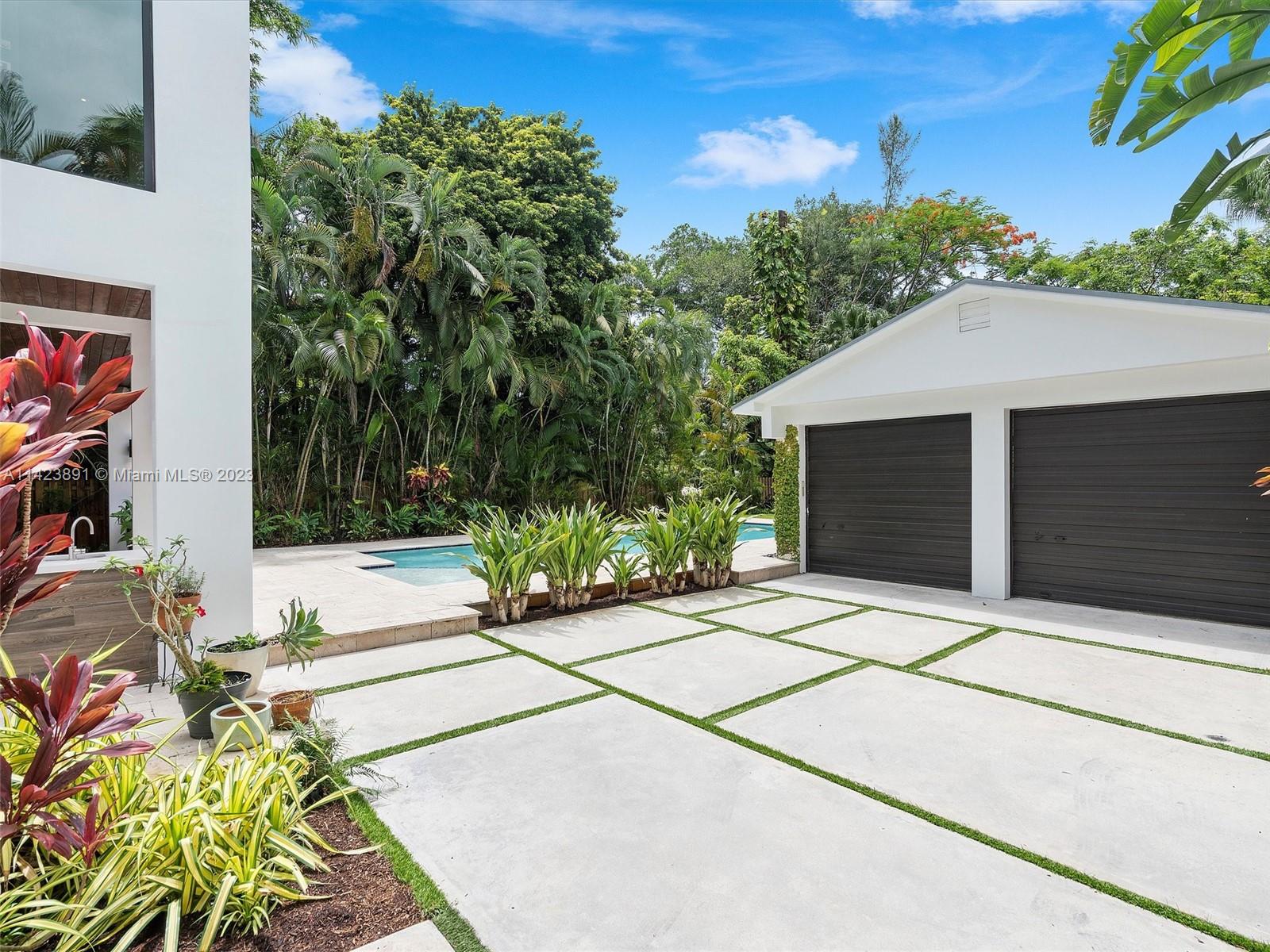 BISCAYNE PARK ESTATES - Residential
