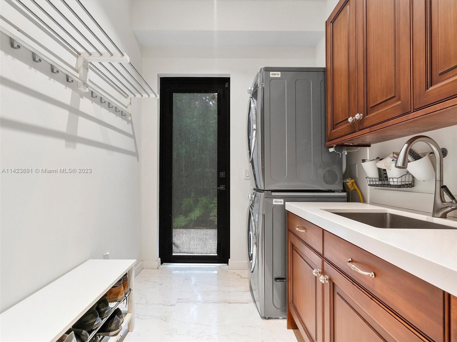 BISCAYNE PARK ESTATES - Residential