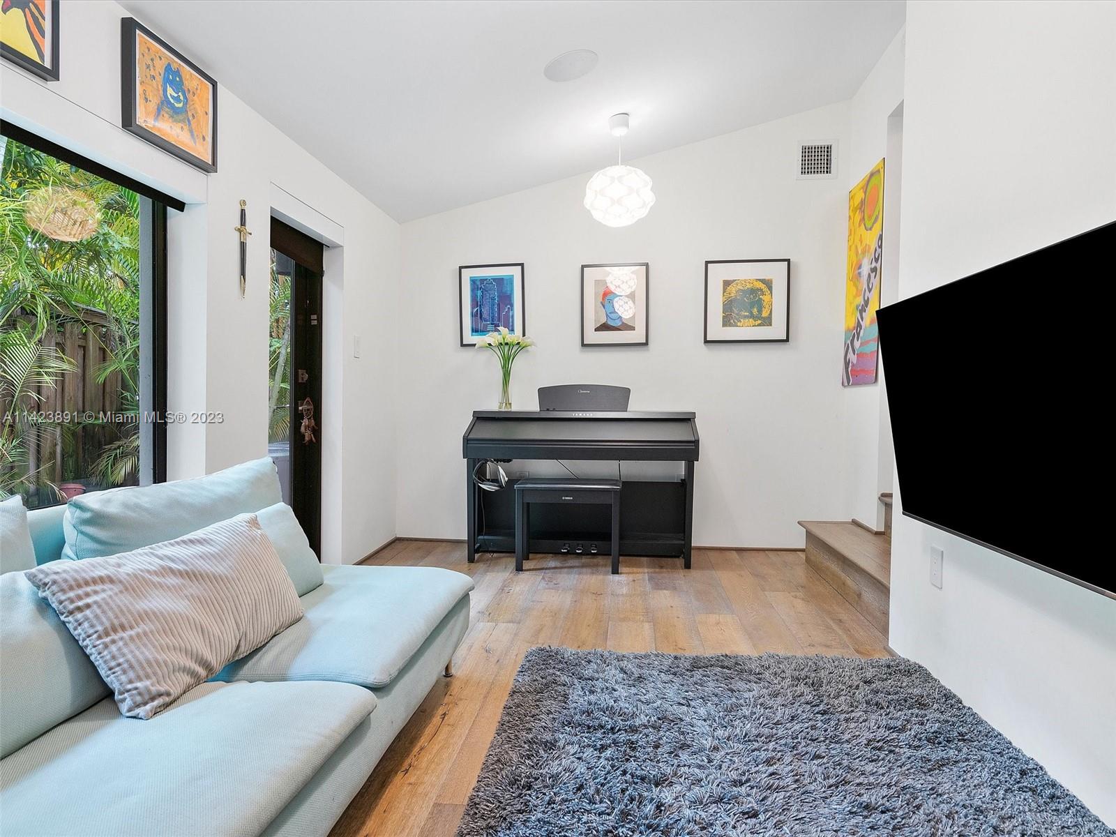 BISCAYNE PARK ESTATES - Residential