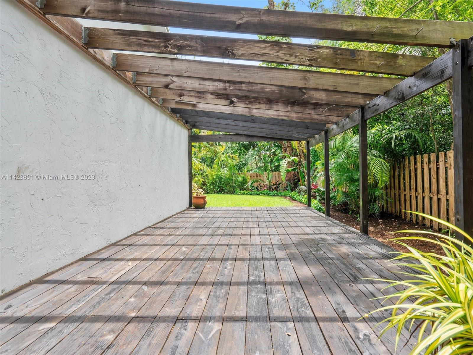 BISCAYNE PARK ESTATES - Residential