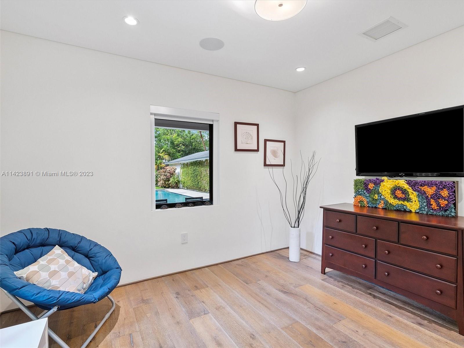 BISCAYNE PARK ESTATES - Residential