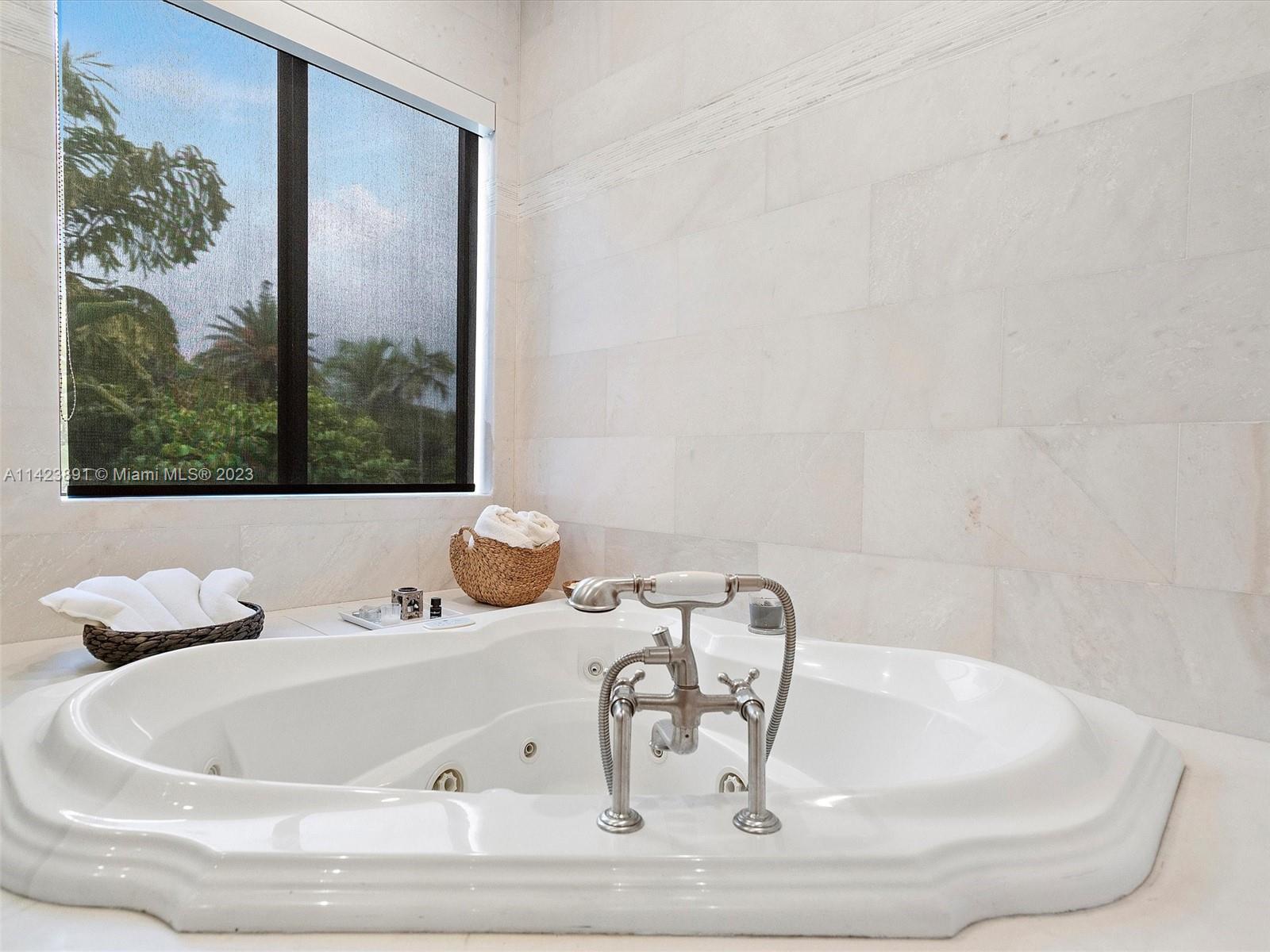 BISCAYNE PARK ESTATES - Residential