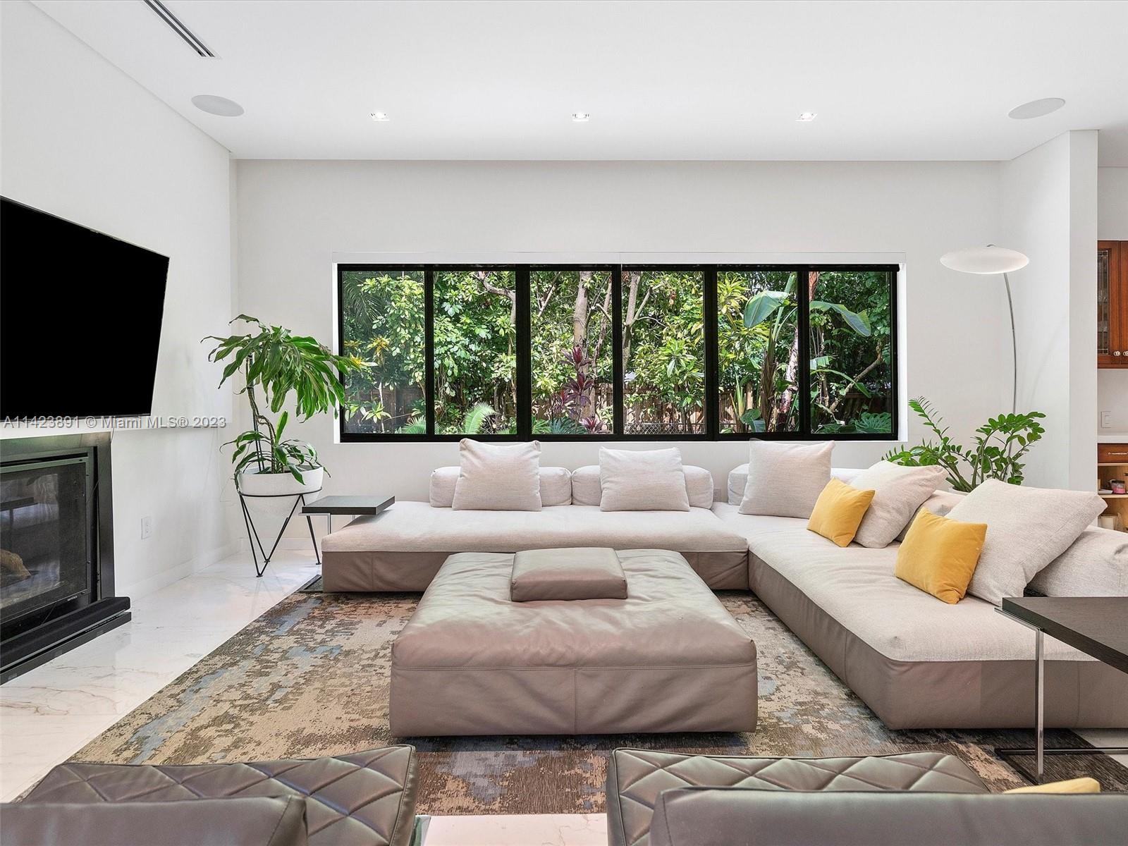 BISCAYNE PARK ESTATES - Residential