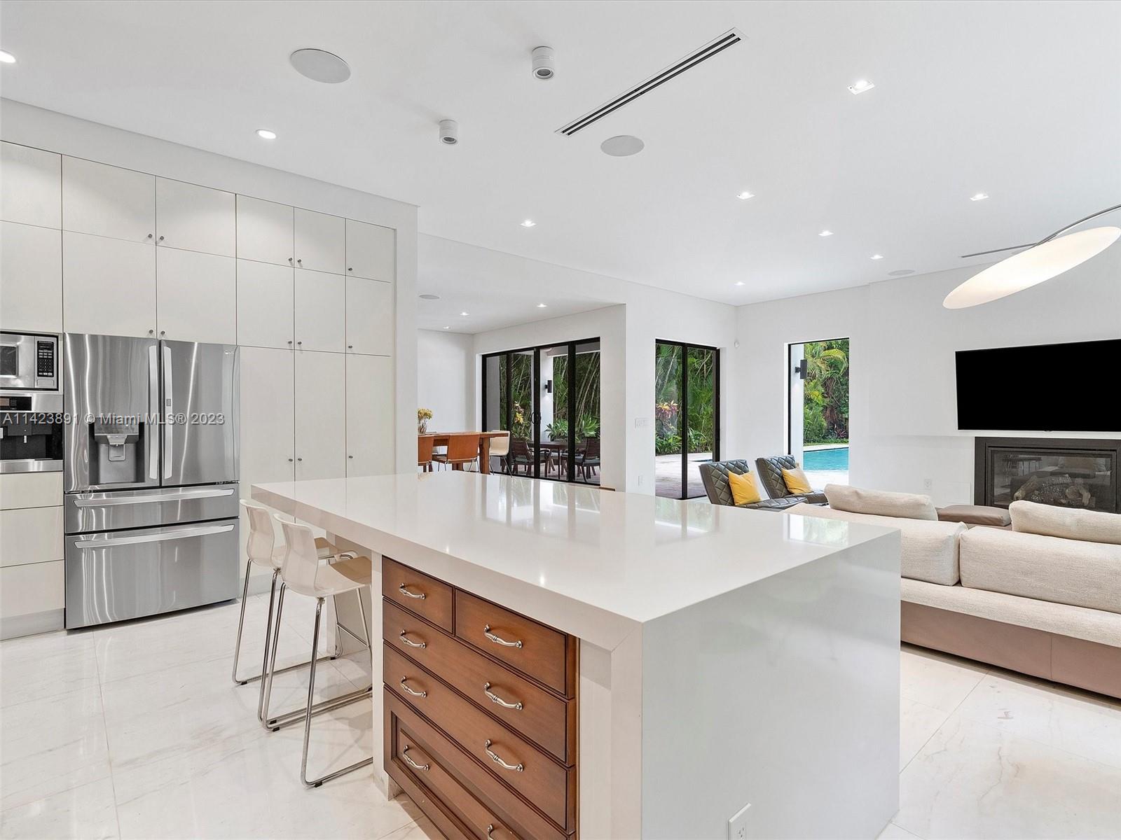 BISCAYNE PARK ESTATES - Residential