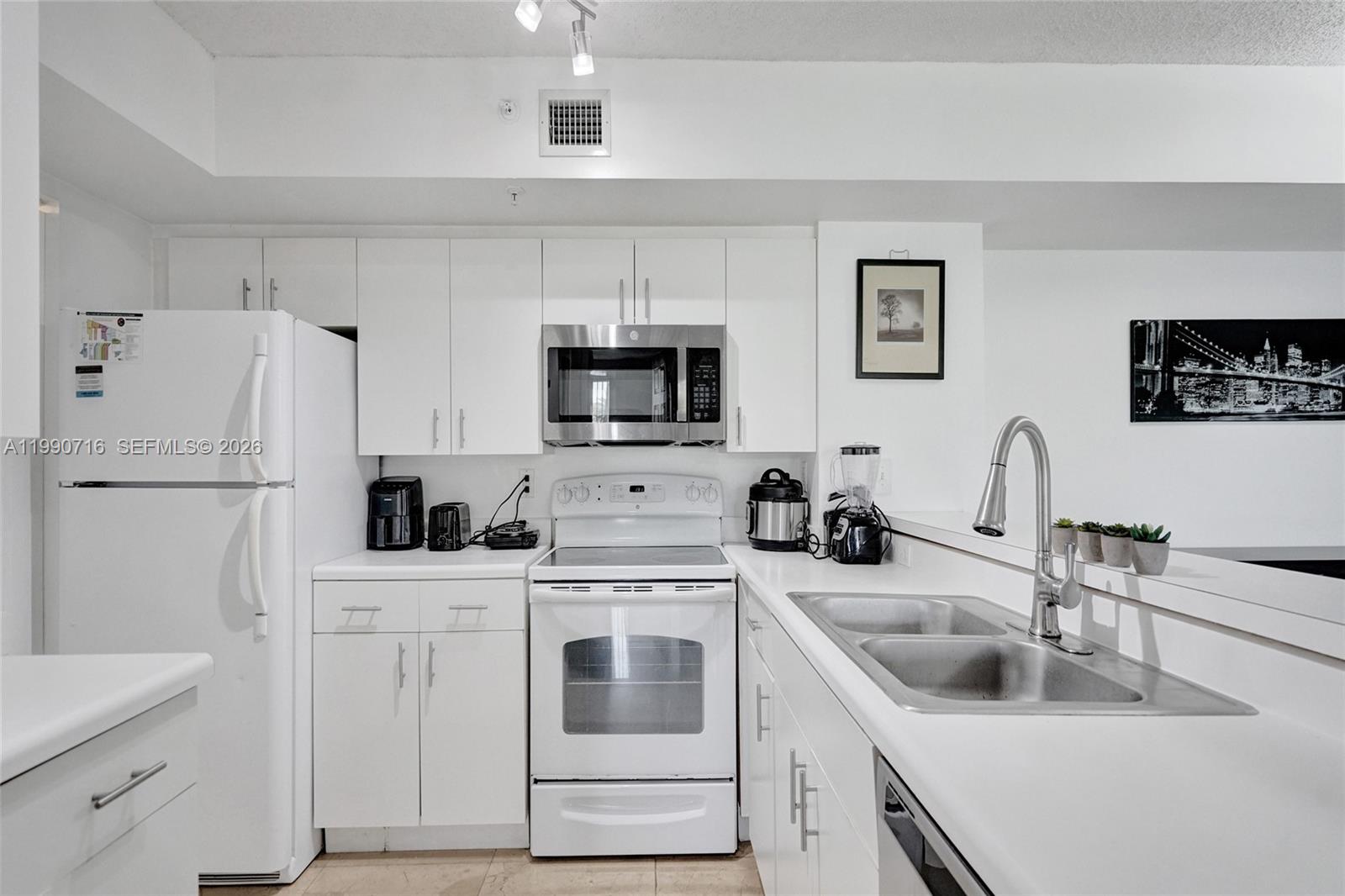 ROYAL GRAND CONDO - Residential