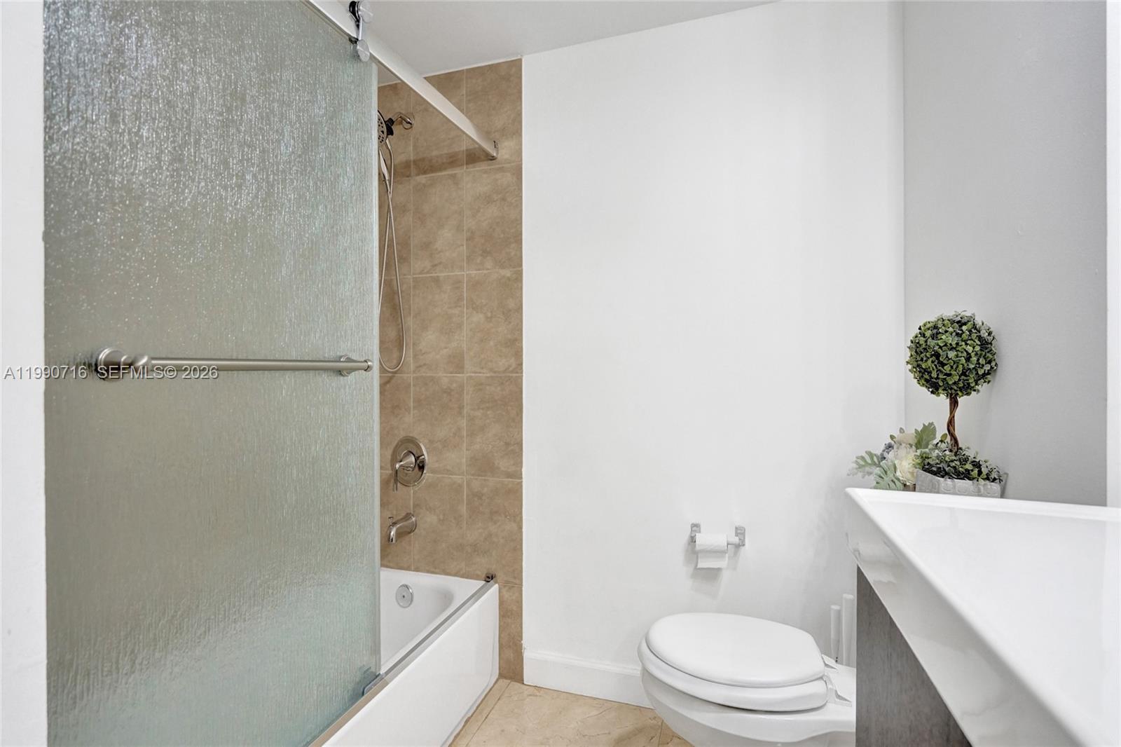 ROYAL GRAND CONDO - Residential