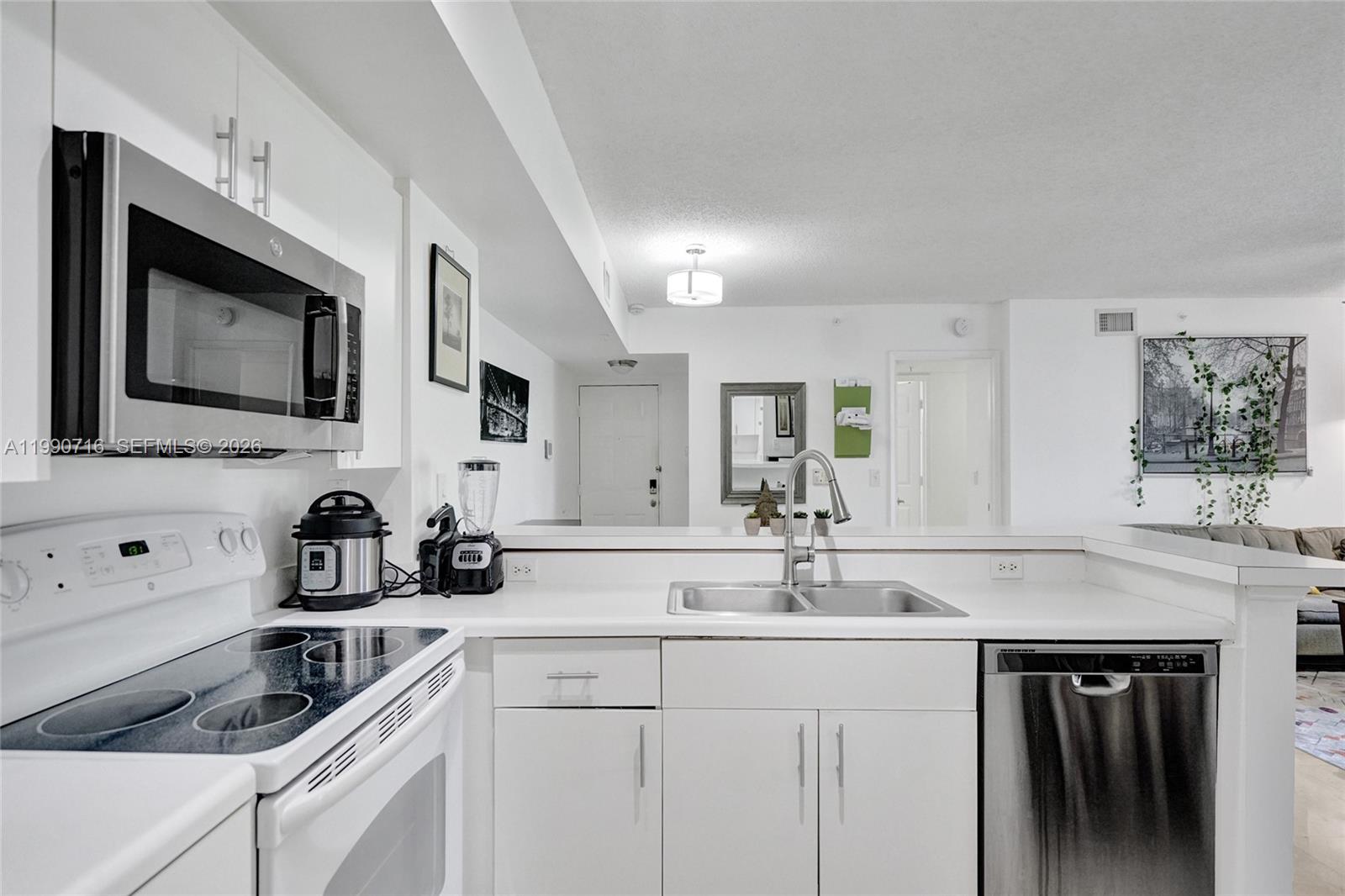 ROYAL GRAND CONDO - Residential