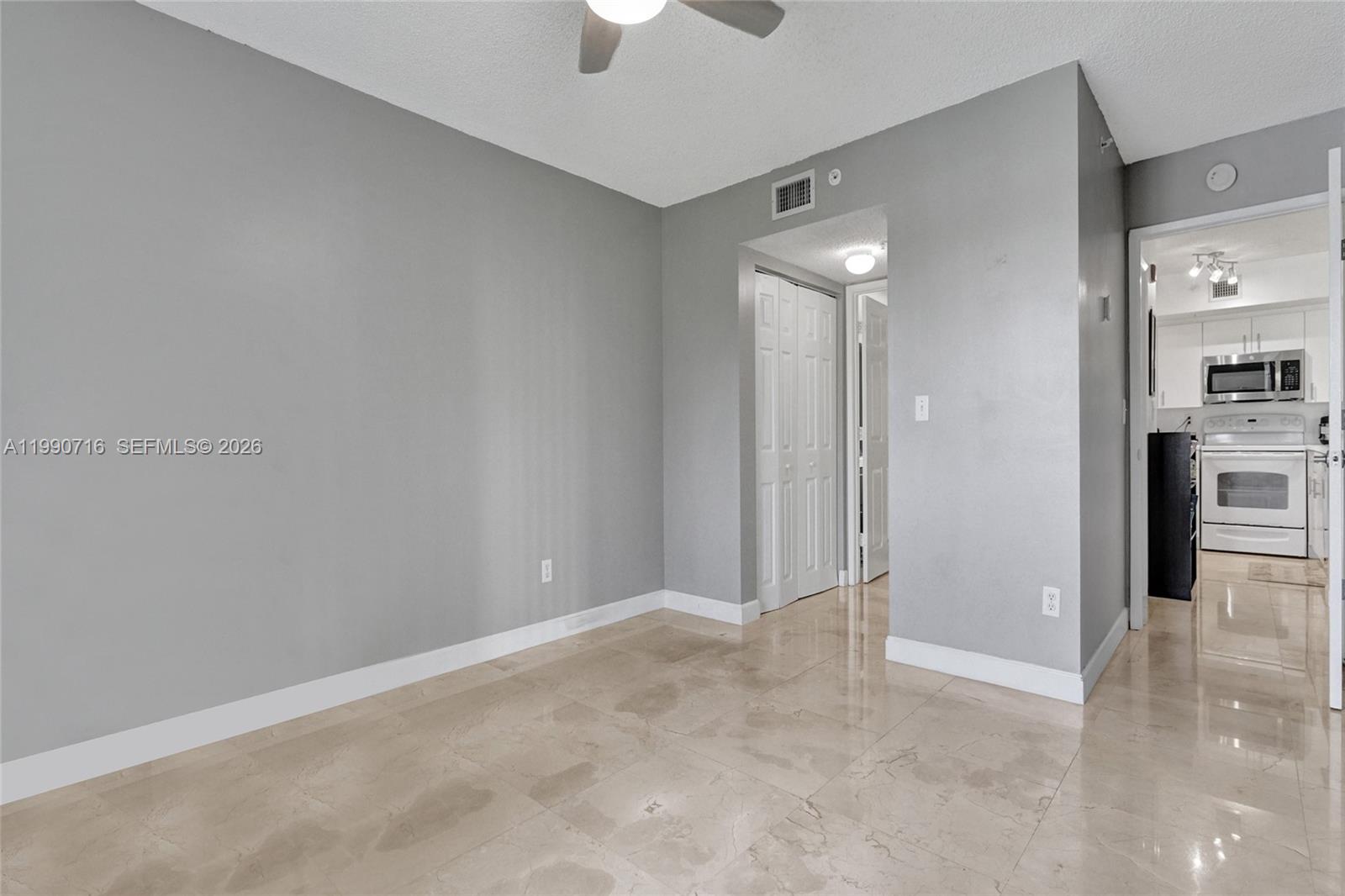 ROYAL GRAND CONDO - Residential