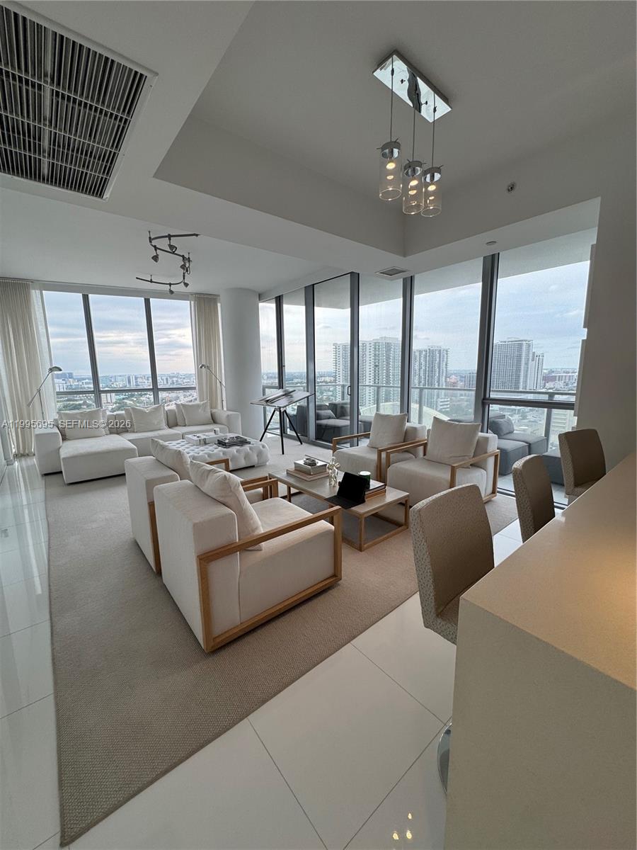 MARQUIS CONDO - Residential