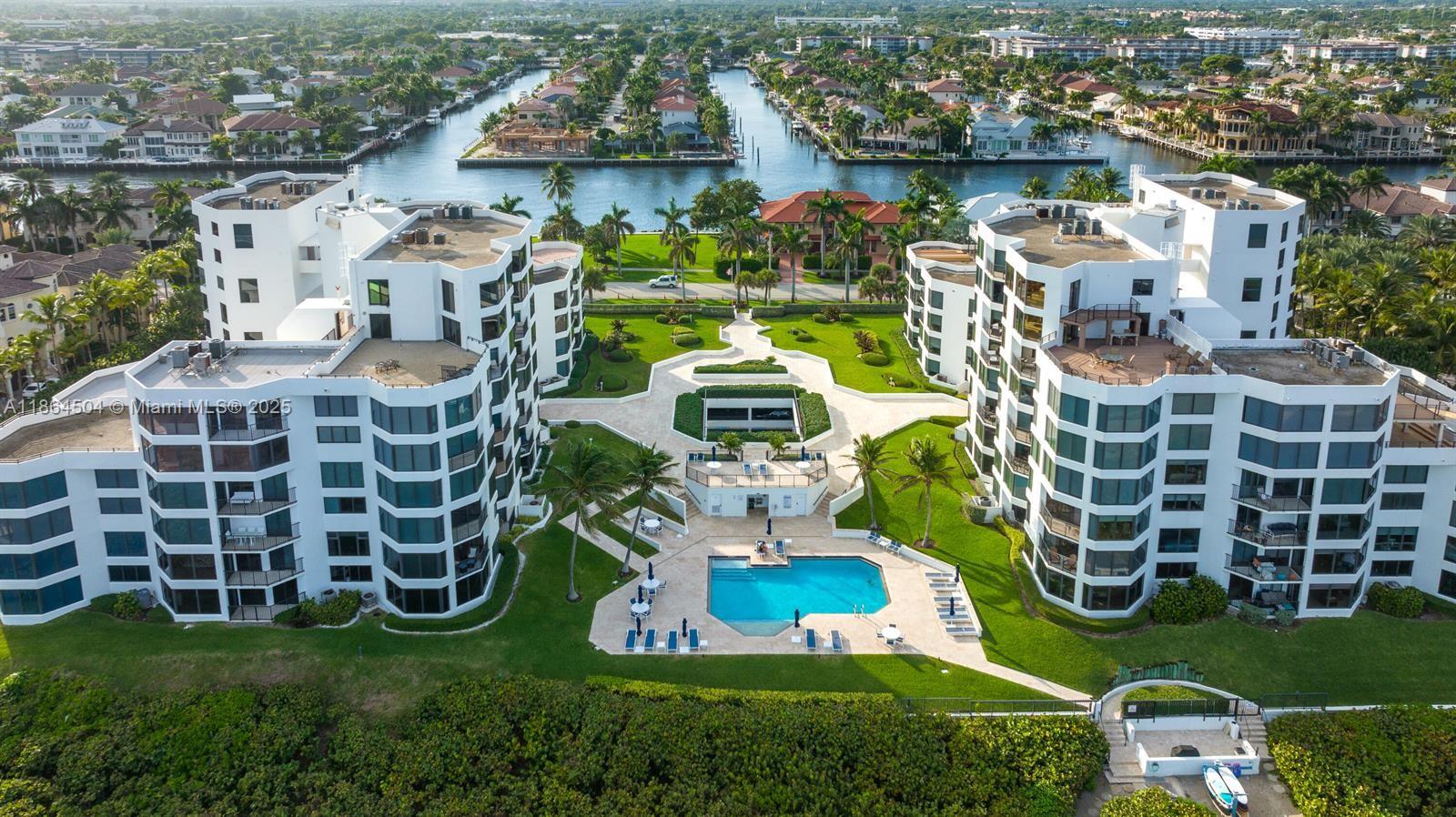 TOWNHOUSES OF HIGHLAND BE - Residential