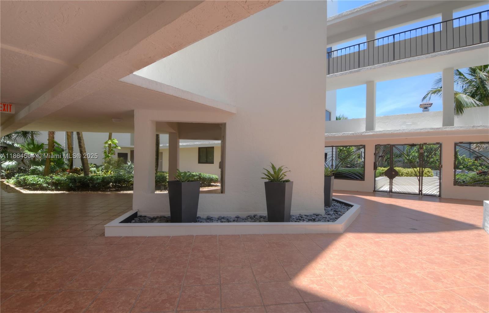 TOWNHOUSES OF HIGHLAND BE - Residential