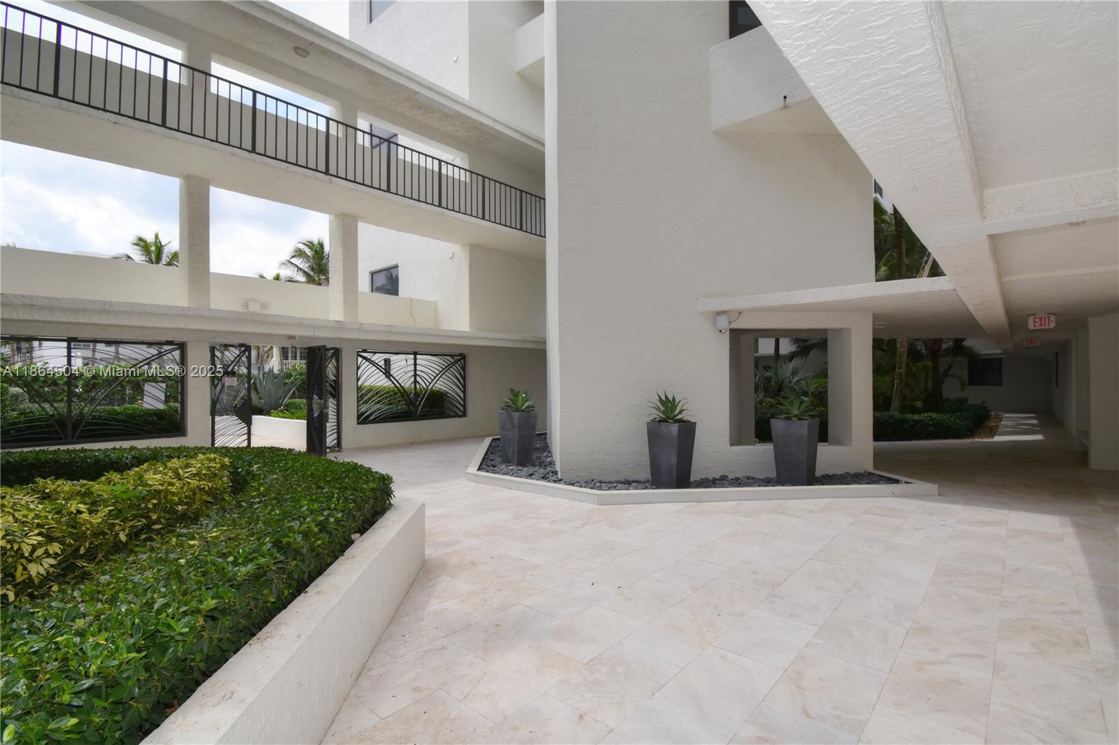 TOWNHOUSES OF HIGHLAND BE - Residential